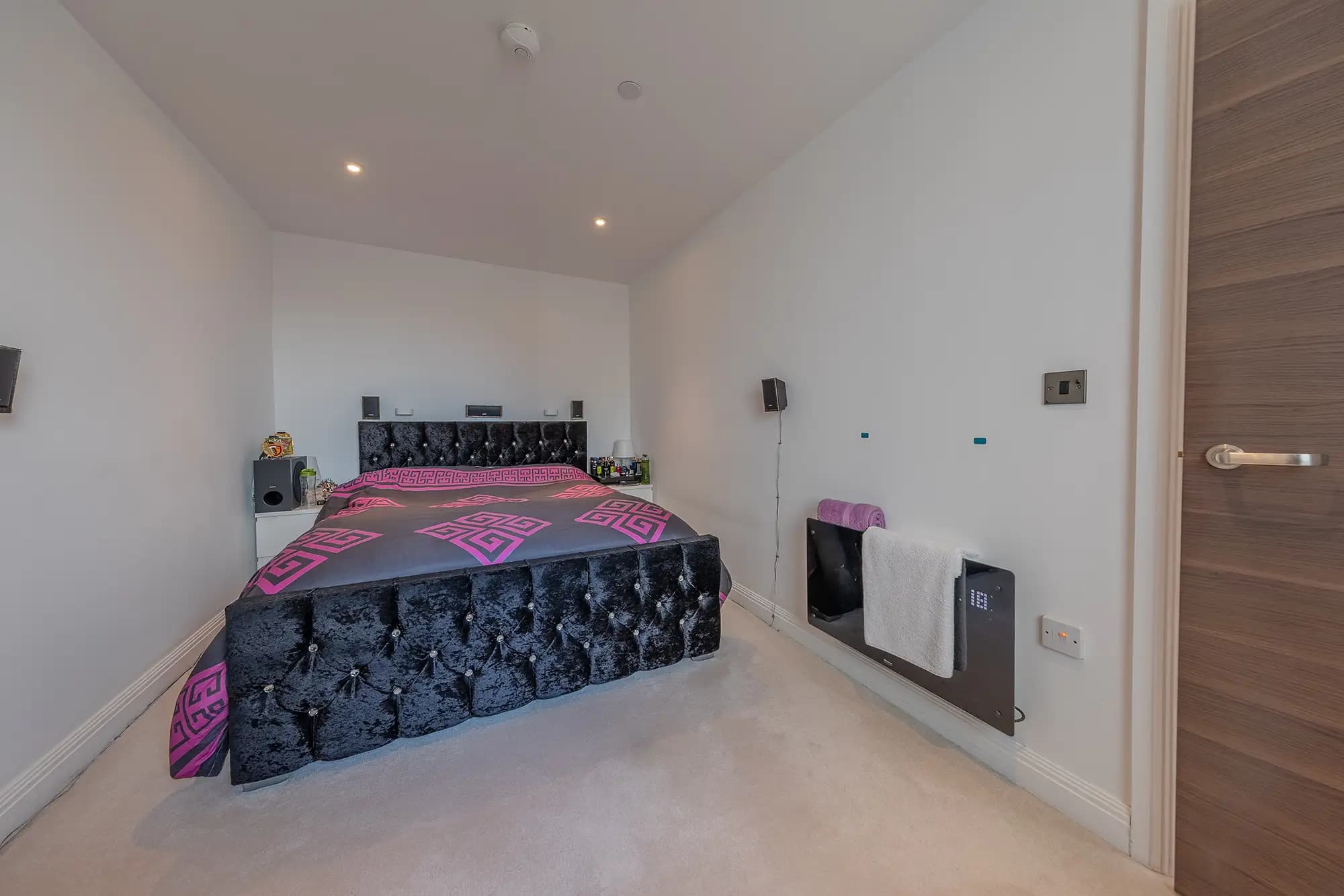 property photo 9 of 16