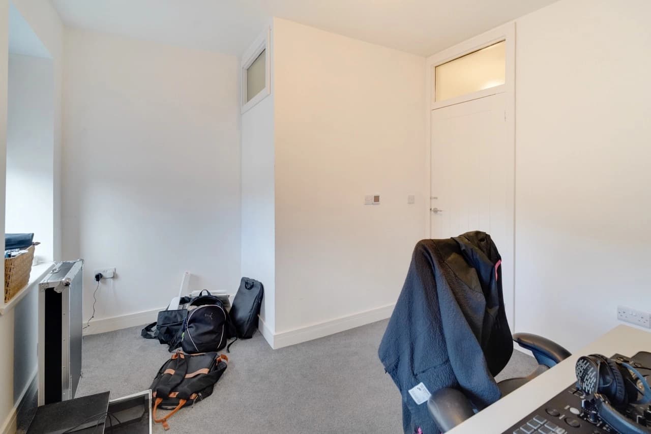 property photo 14 of 19