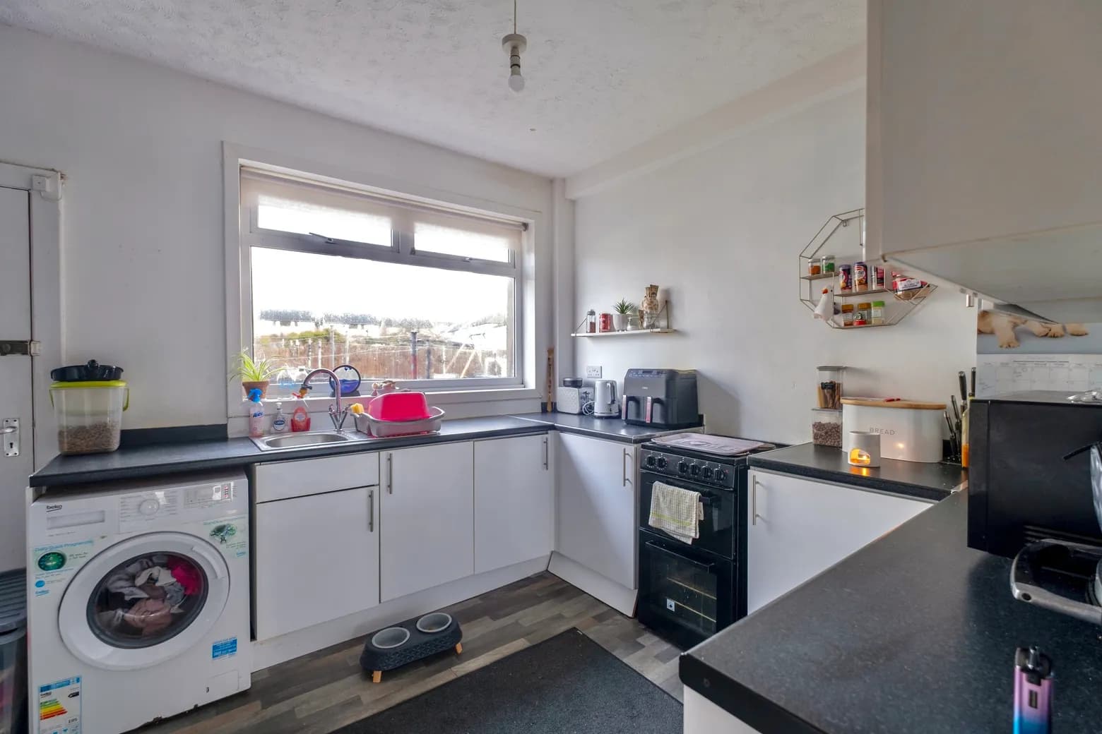 property photo 5 of 16