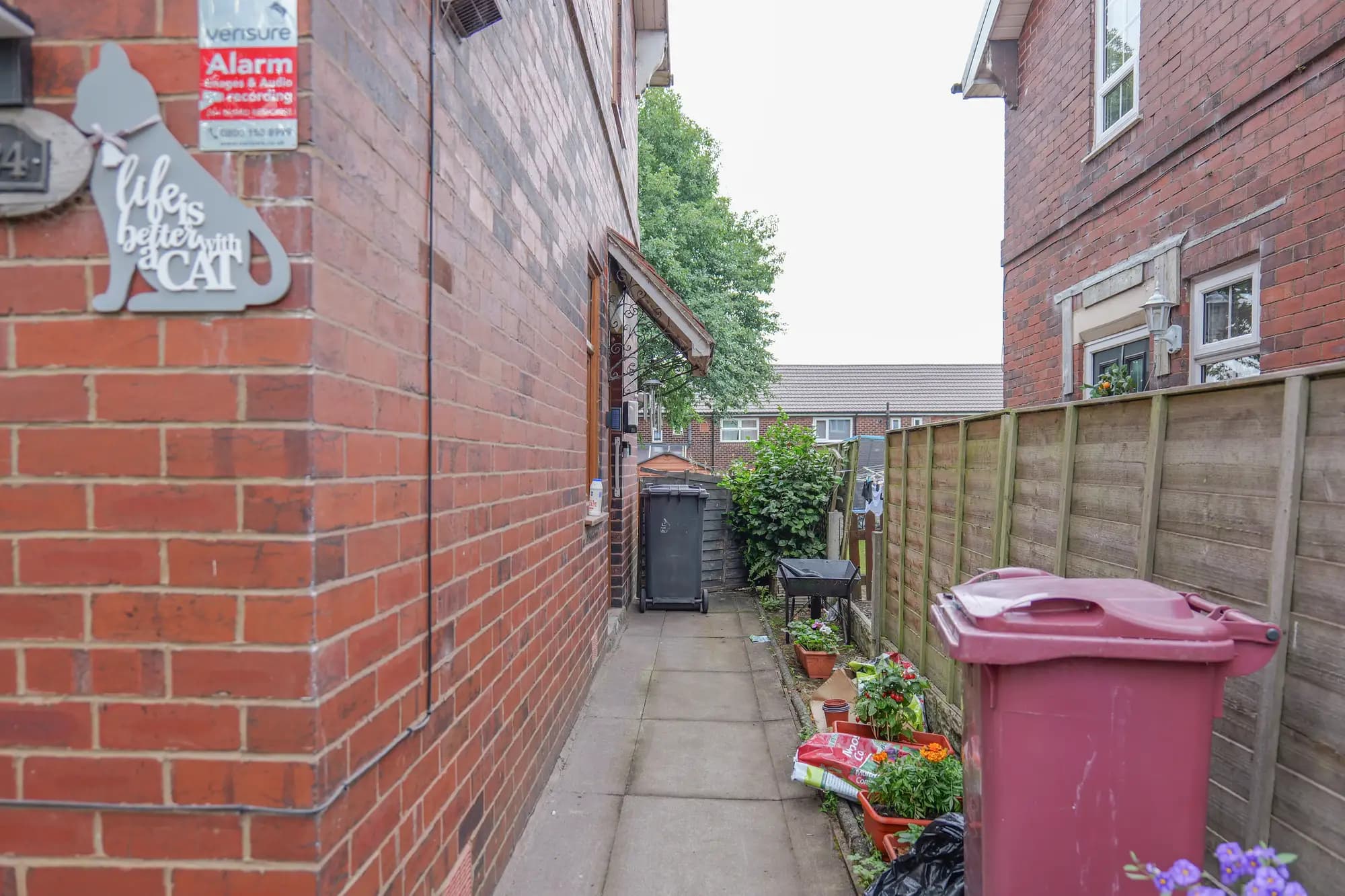 property photo 21 of 25