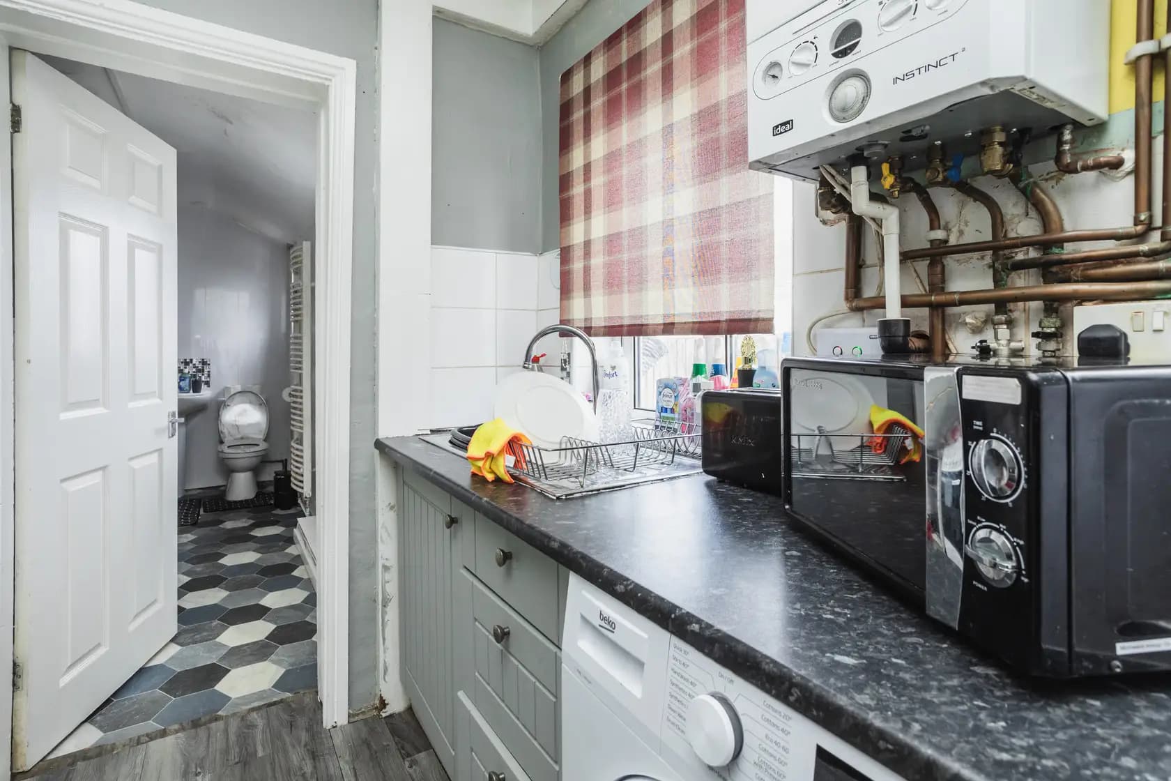 property photo 5 of 18