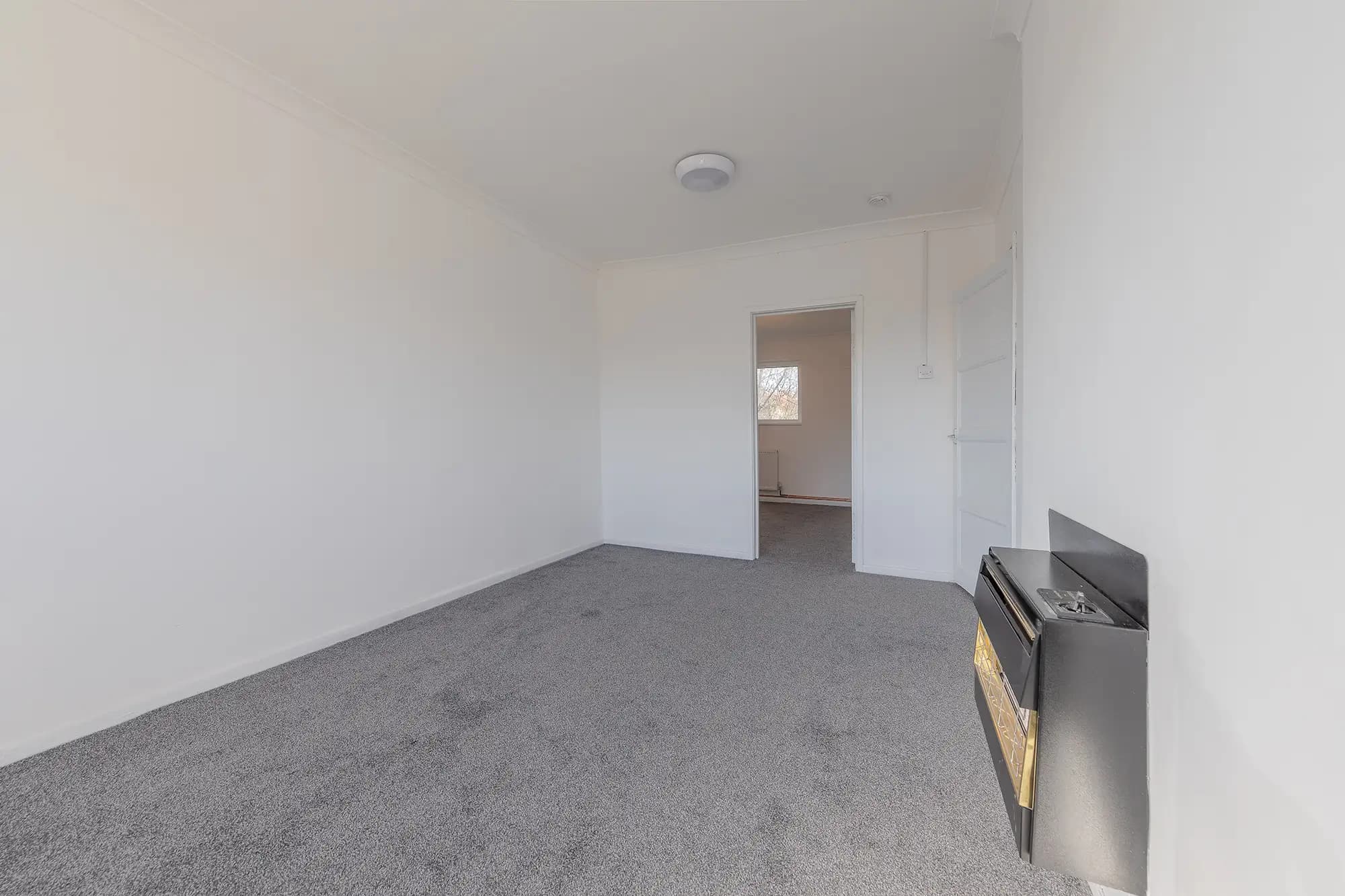 property photo 4 of 15