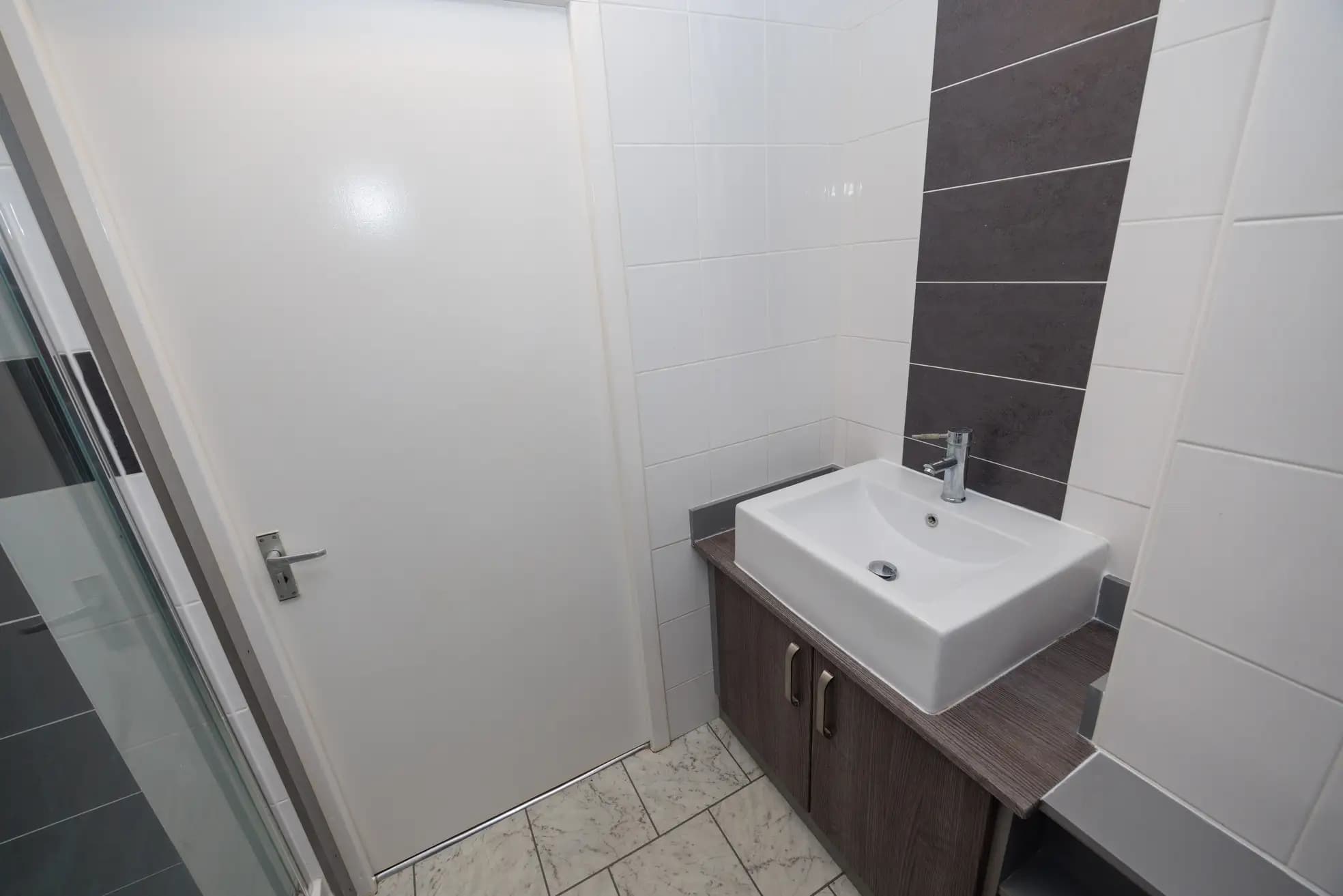 property photo 8 of 13