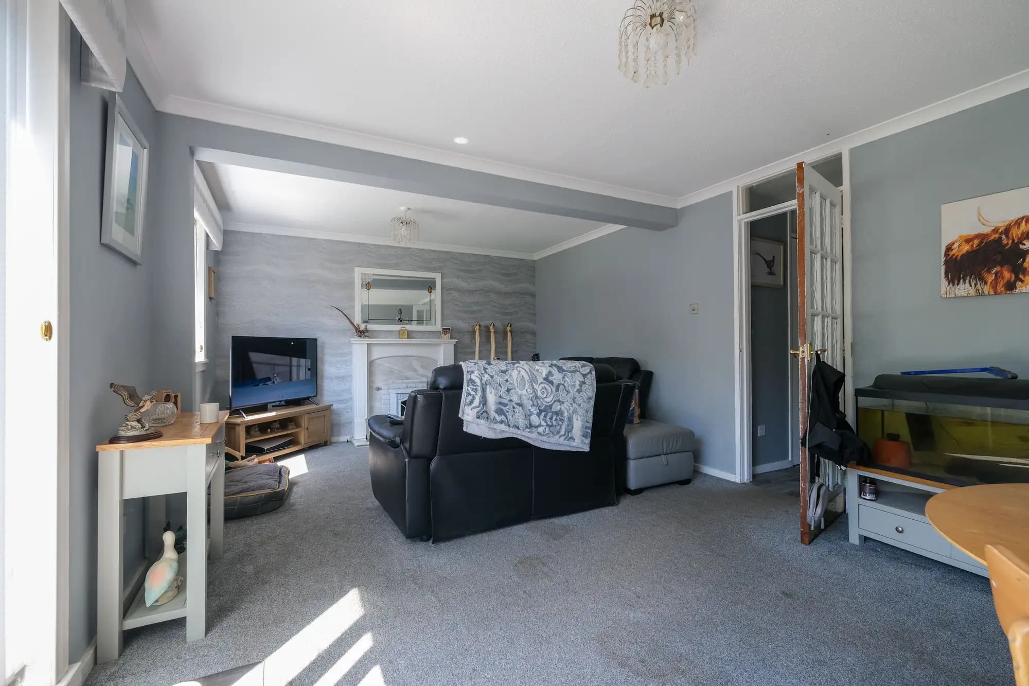 property photo 4 of 17