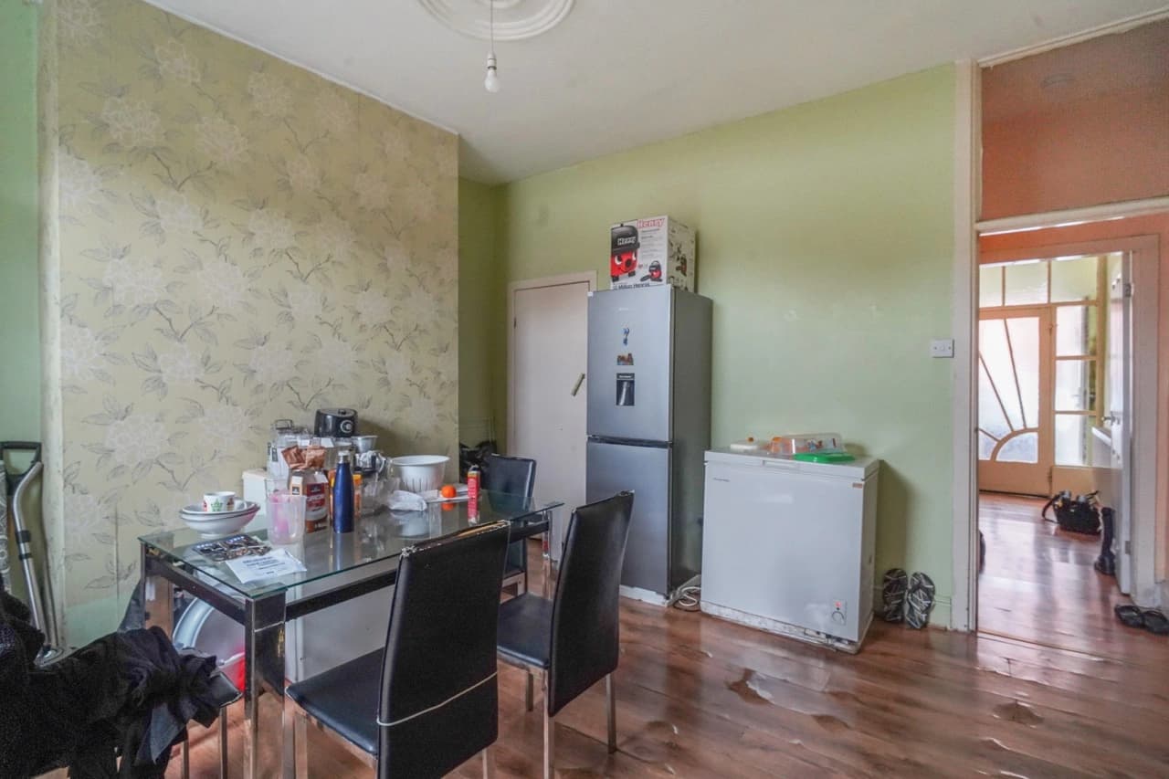 property photo 5 of 20