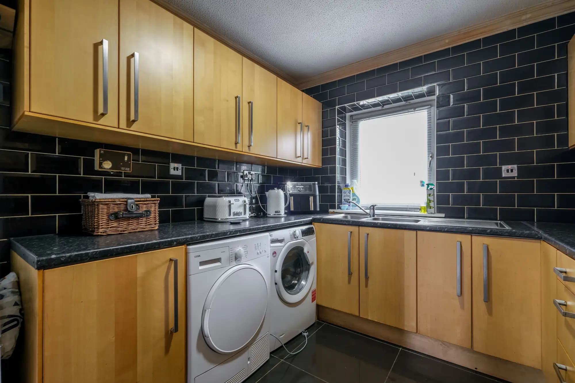 property photo 4 of 19