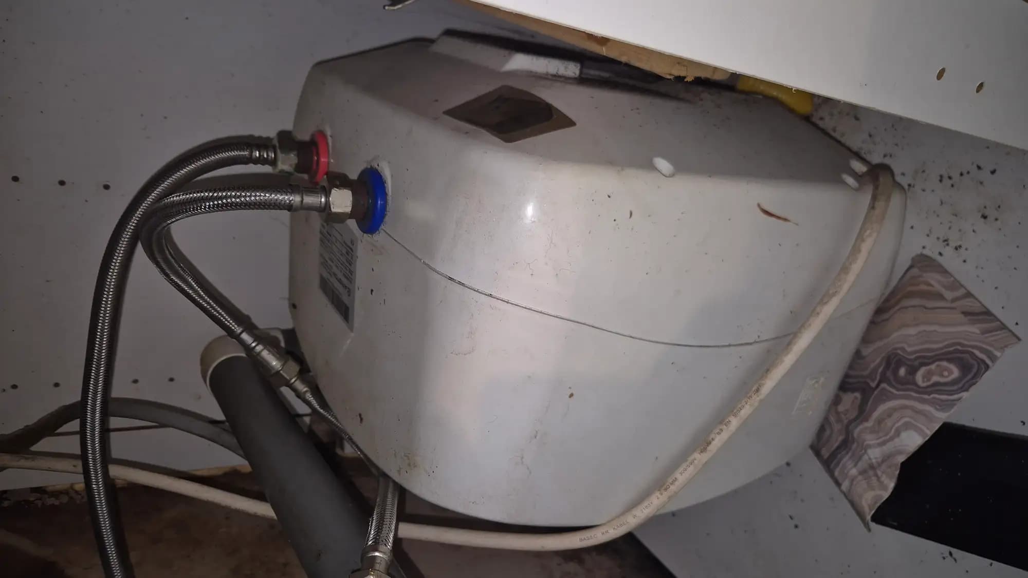 property photo 9 of 11