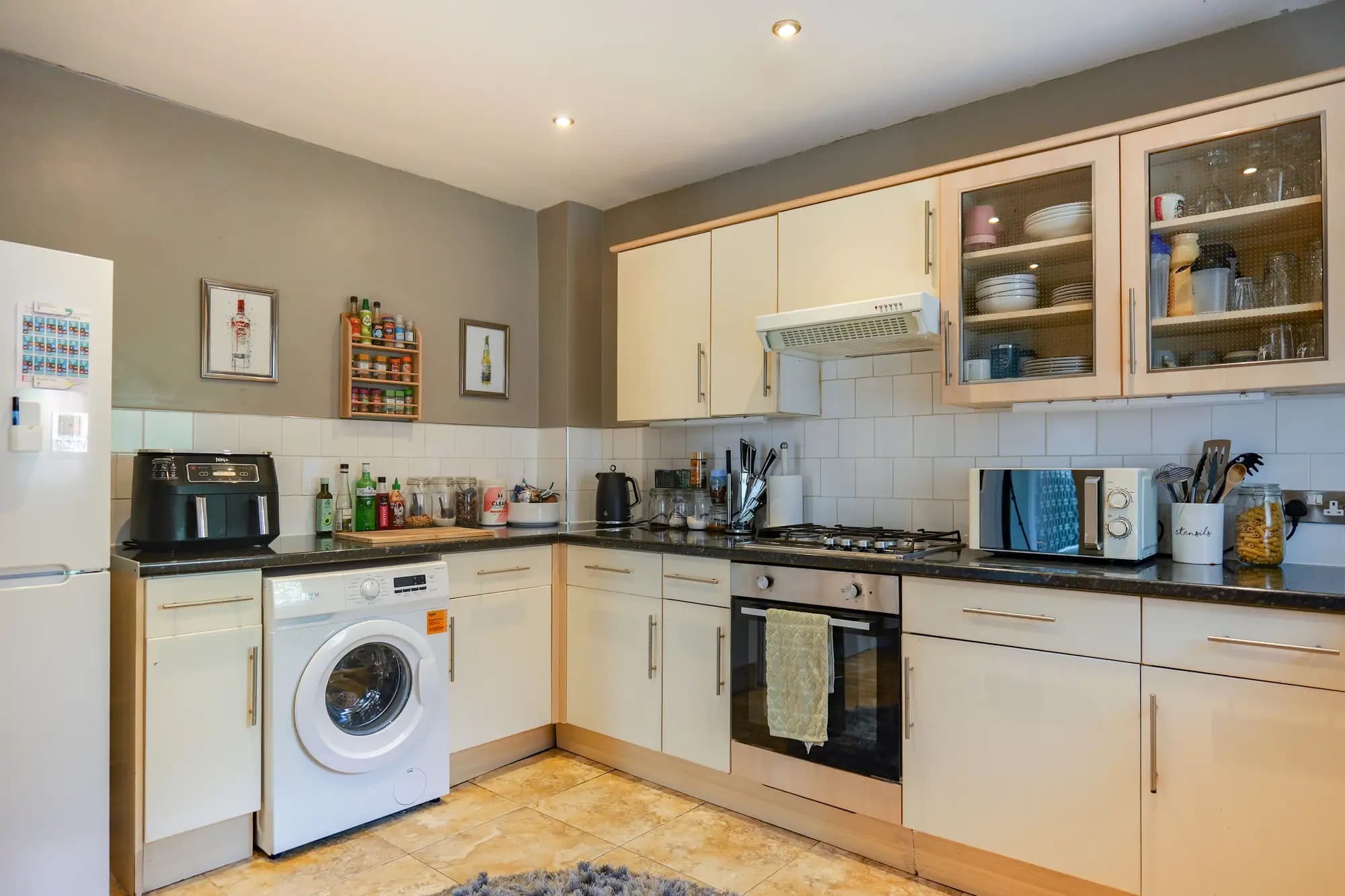property photo 9 of 31