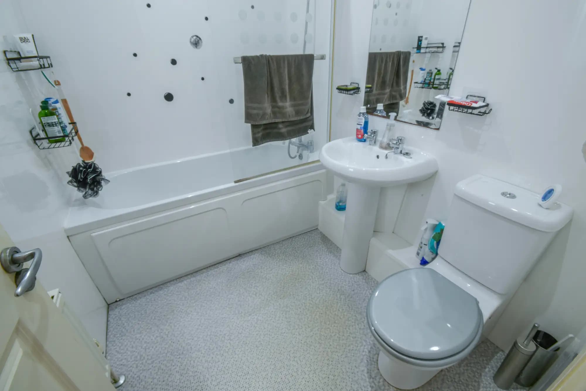 property photo 8 of 16