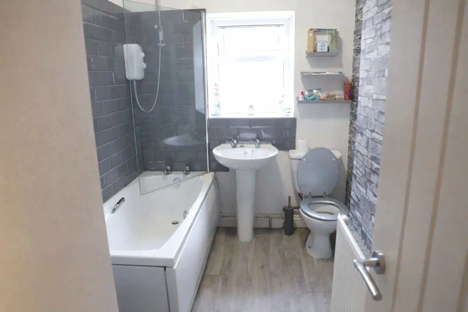 property photo 5 of 11