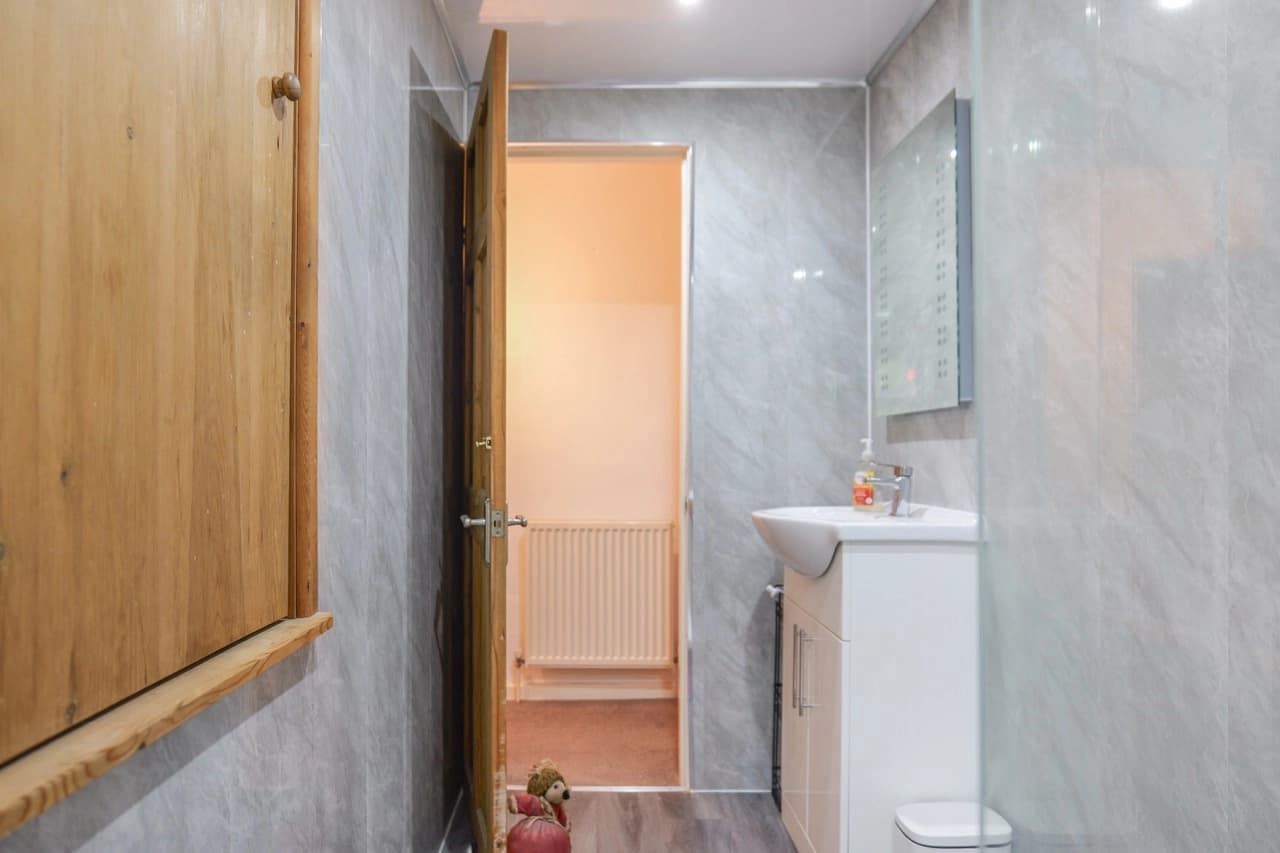 property photo 10 of 19