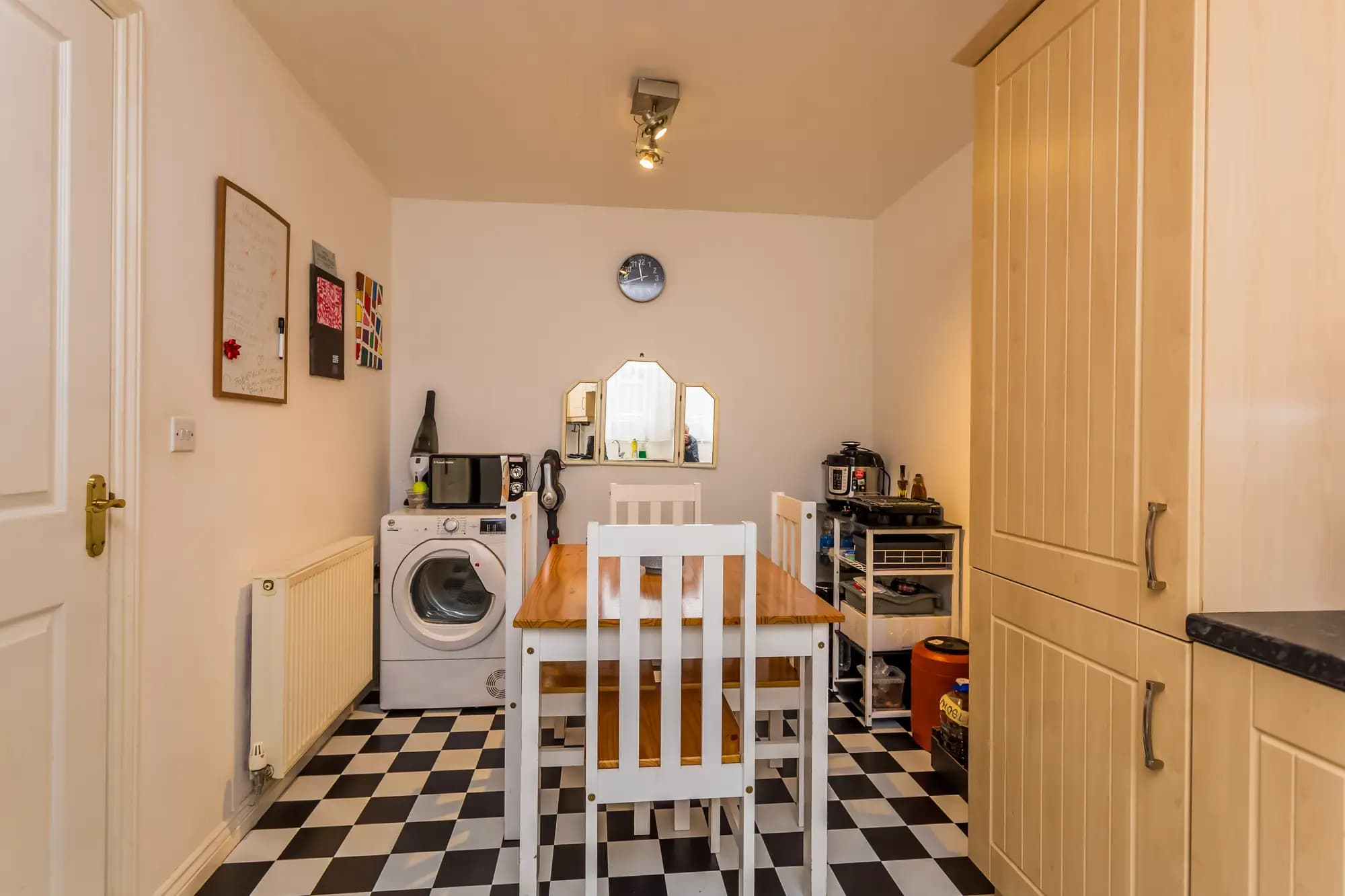 property photo 5 of 19