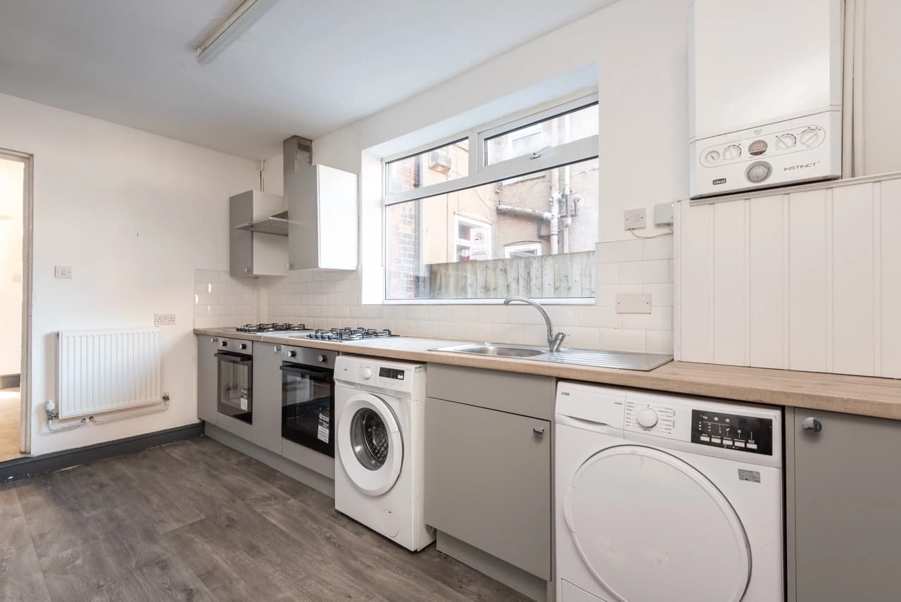 property photo 6 of 40