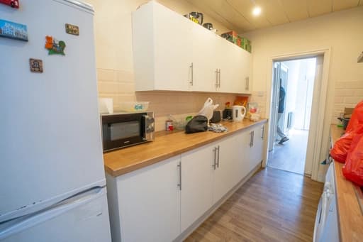 property photo 11 of 32