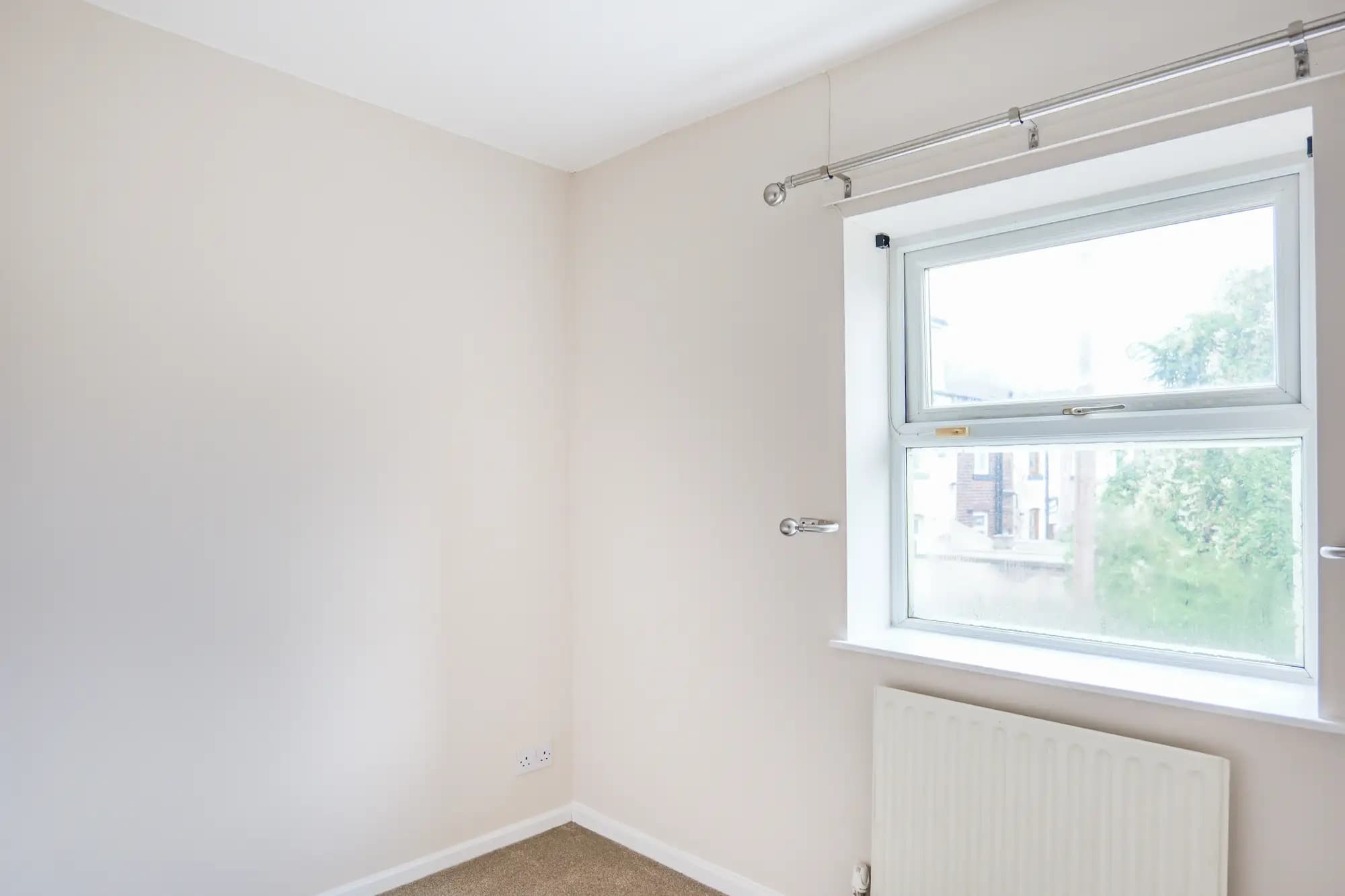 property photo 8 of 16