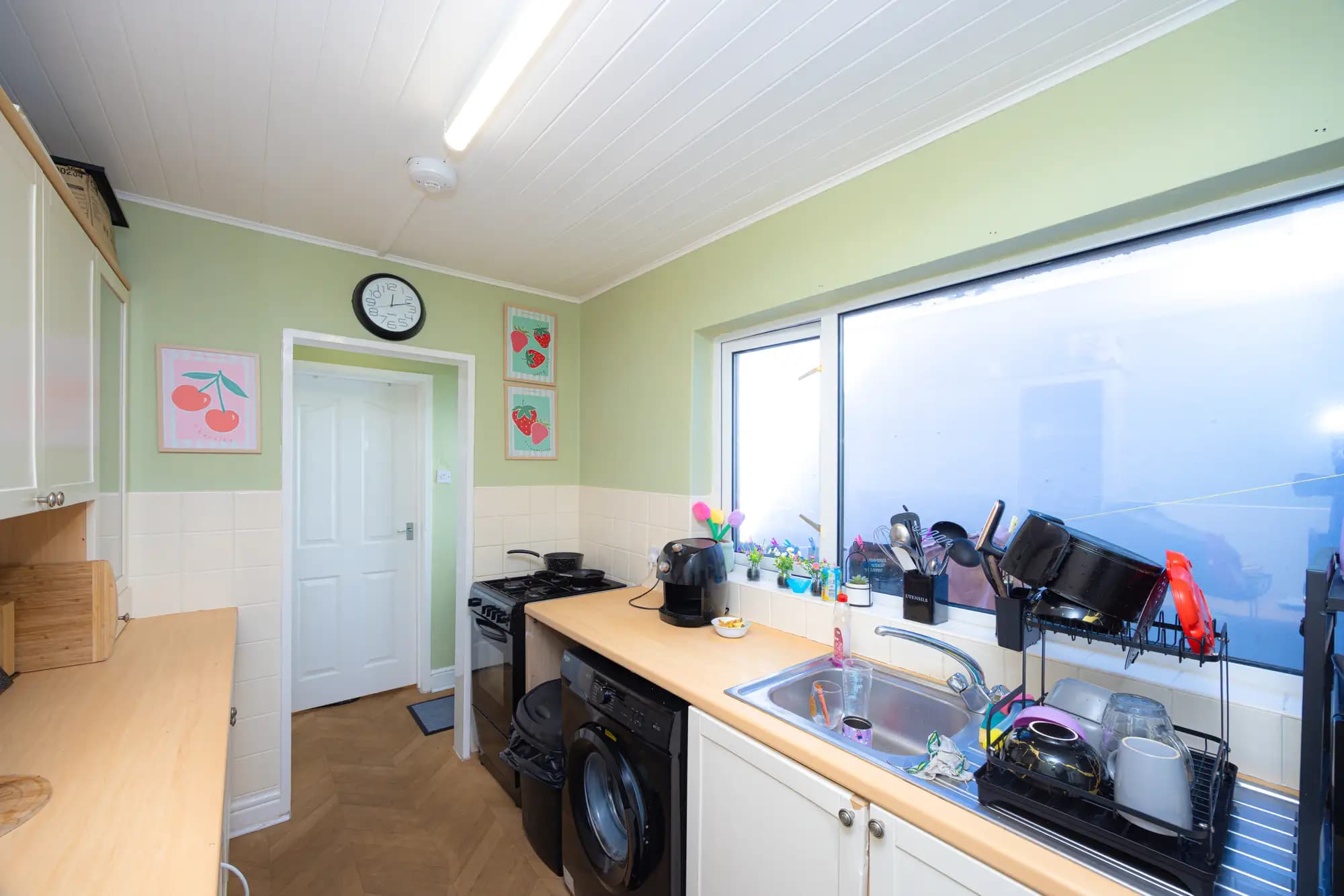 property photo 5 of 16