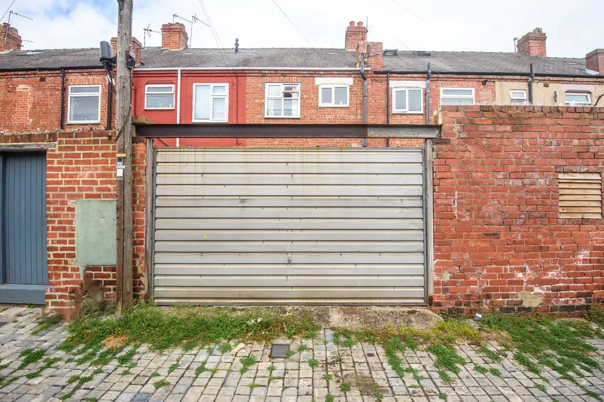 property photo 15 of 17