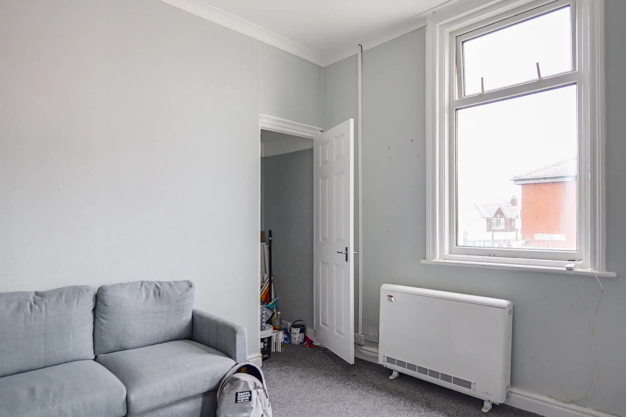 property photo 4 of 32