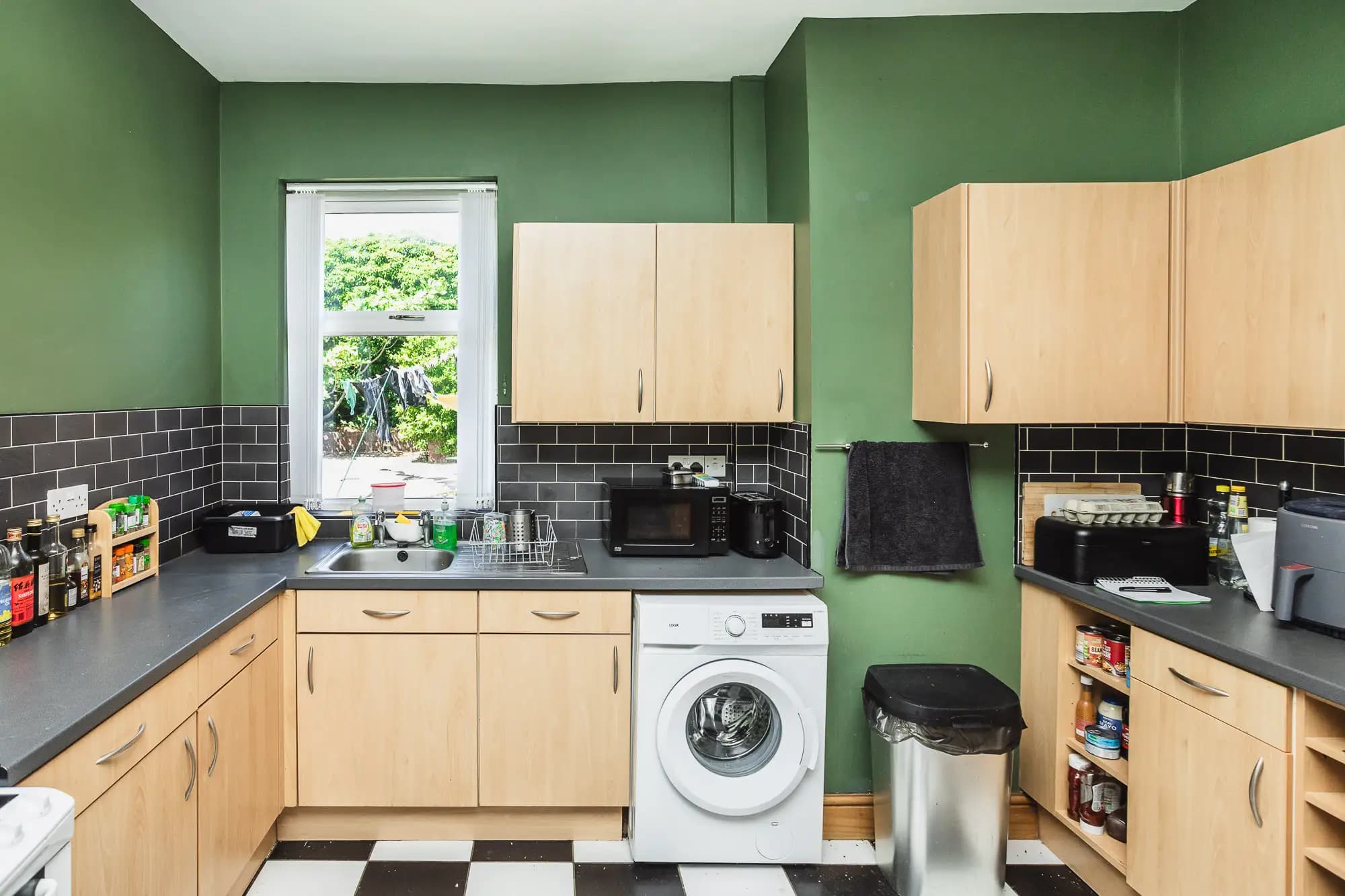 property photo 6 of 18
