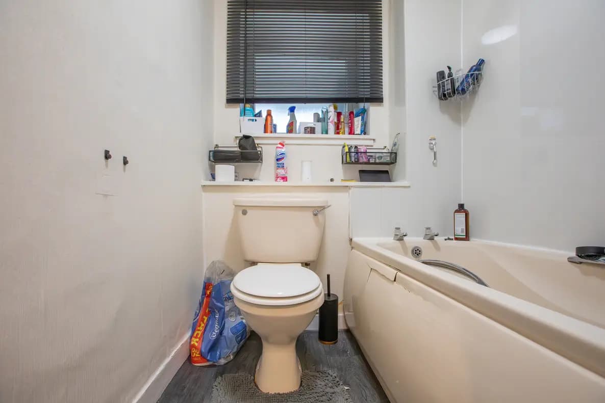 property photo 8 of 23