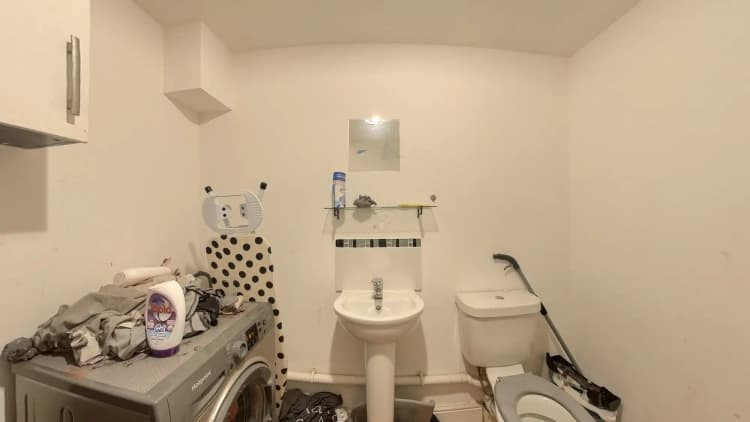 property photo 8 of 37