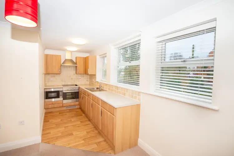 property photo 6 of 22