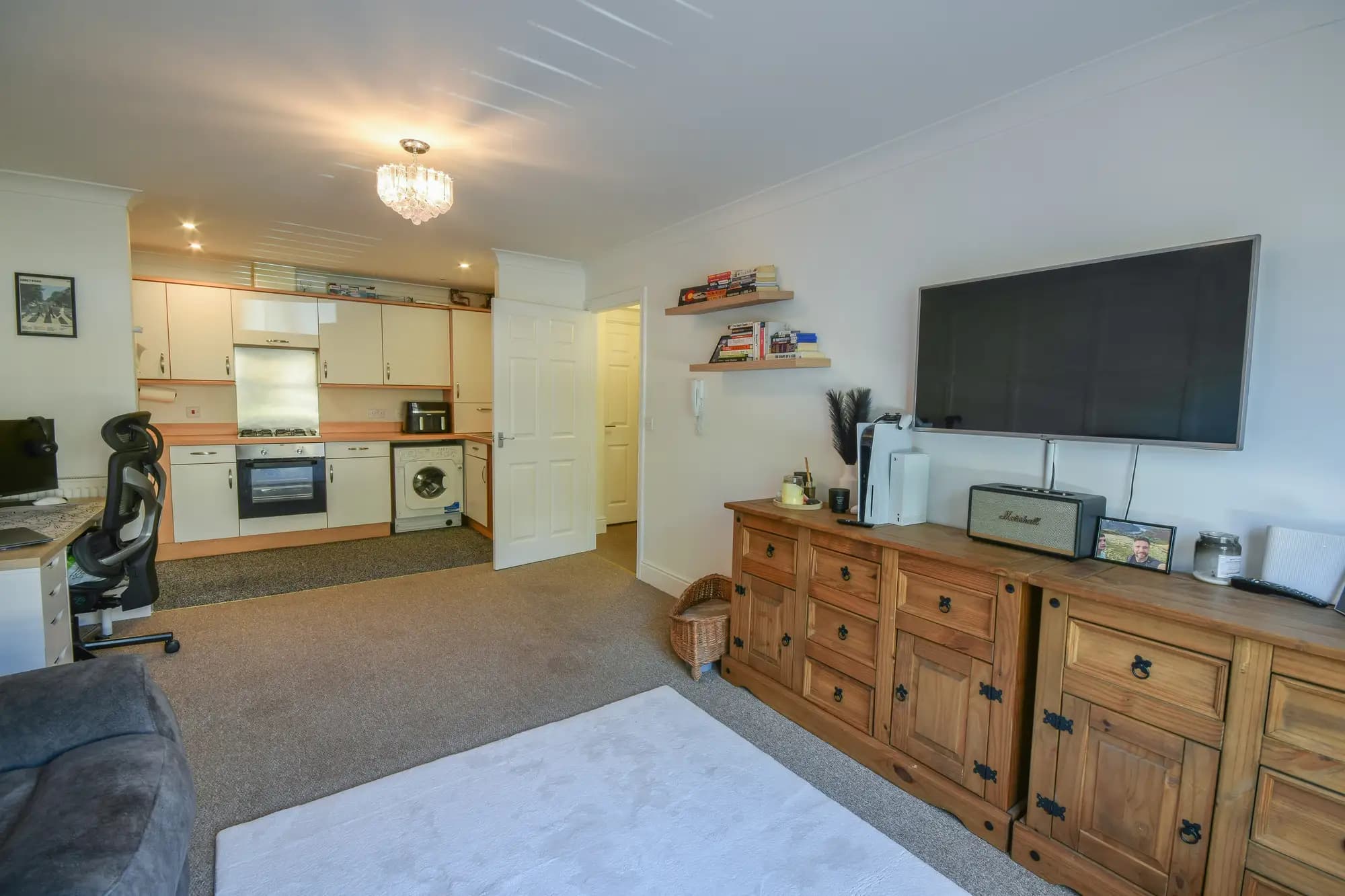 property photo 4 of 11