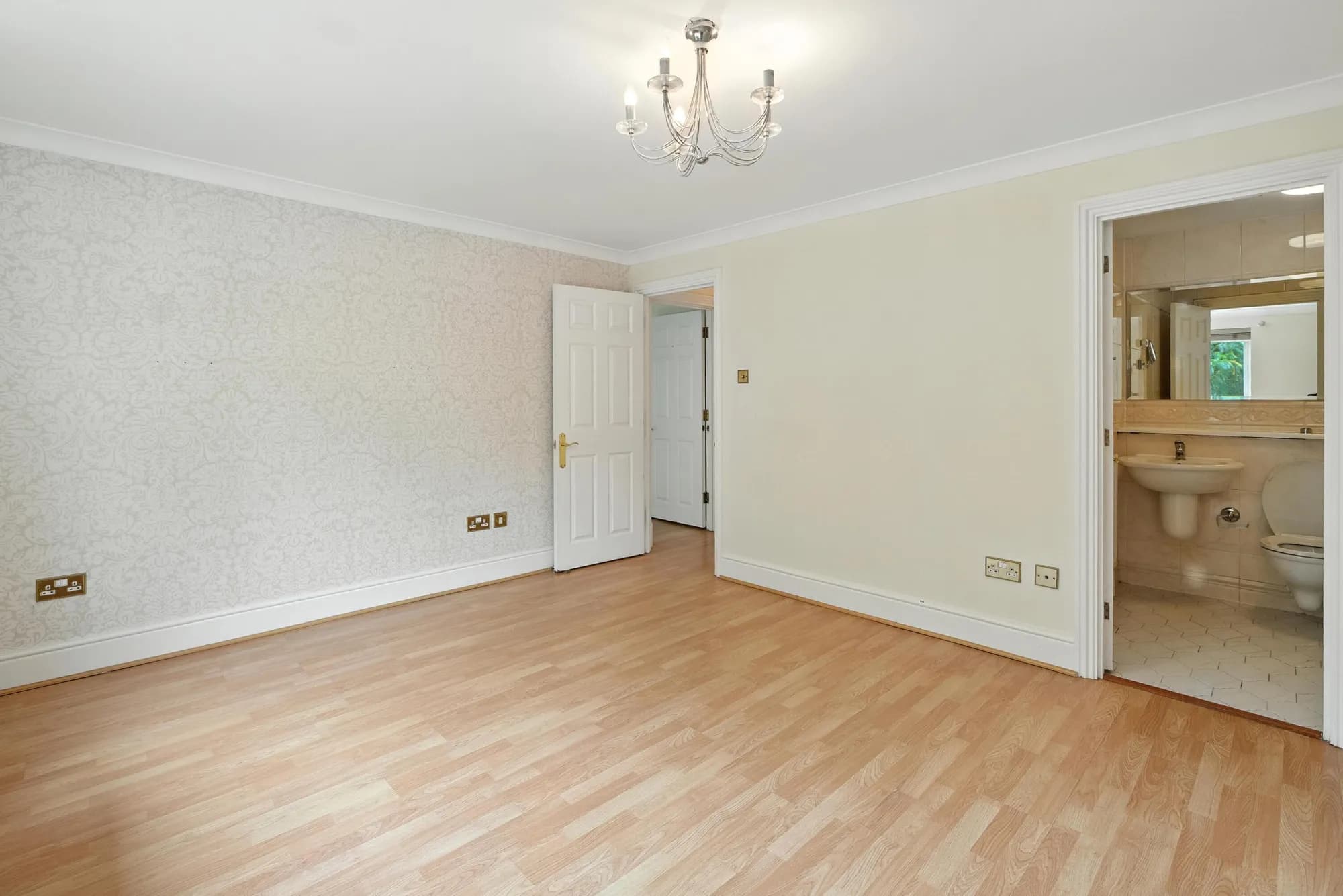 property photo 13 of 26