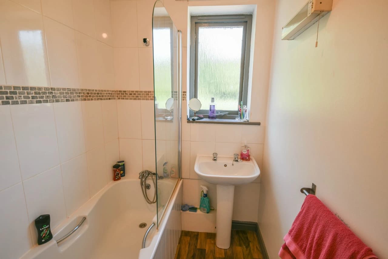 property photo 9 of 22