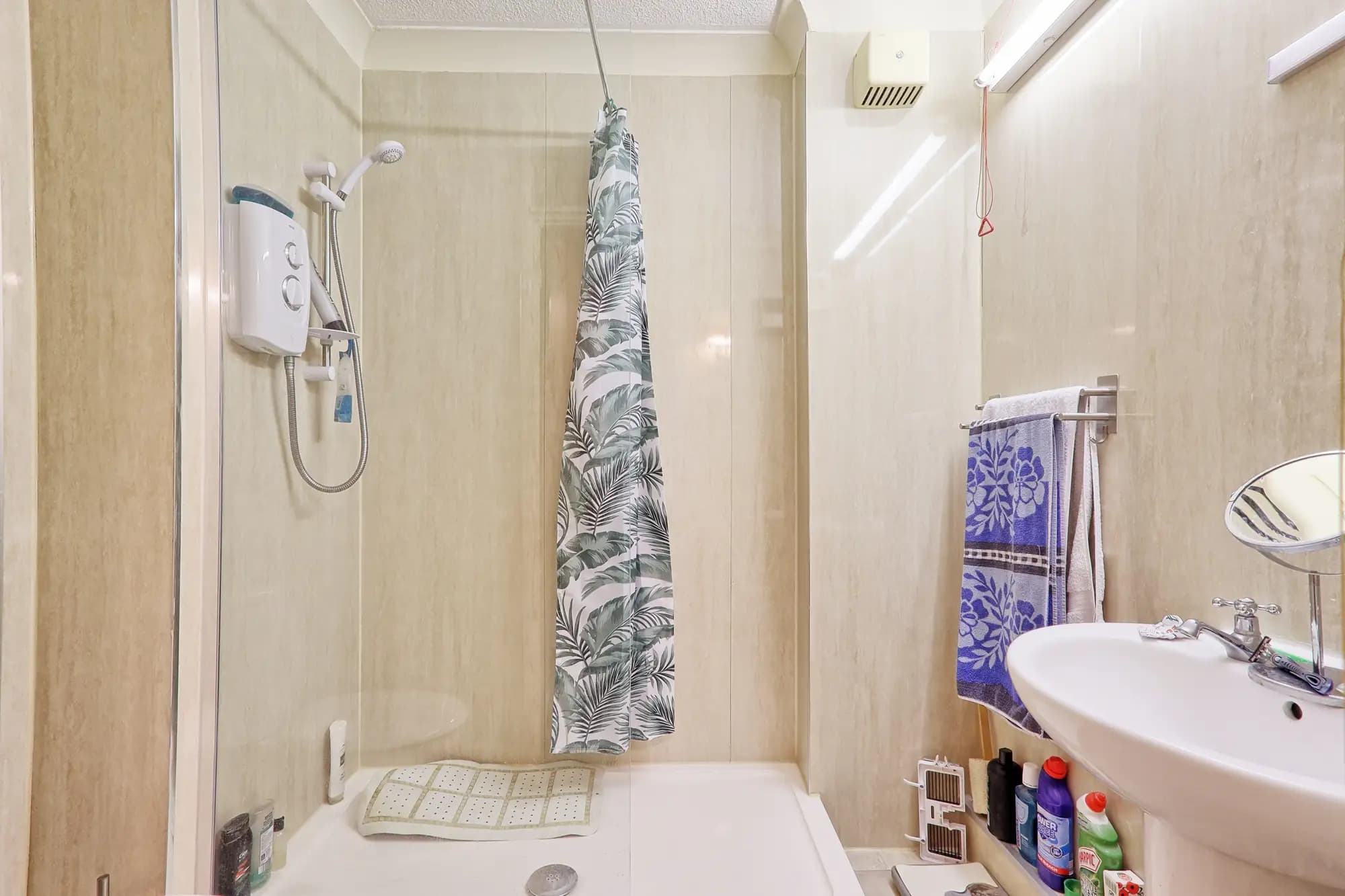 property photo 8 of 17