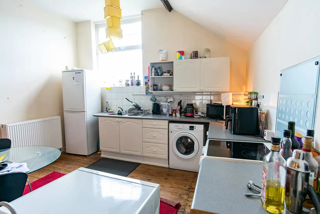 property photo 5 of 13