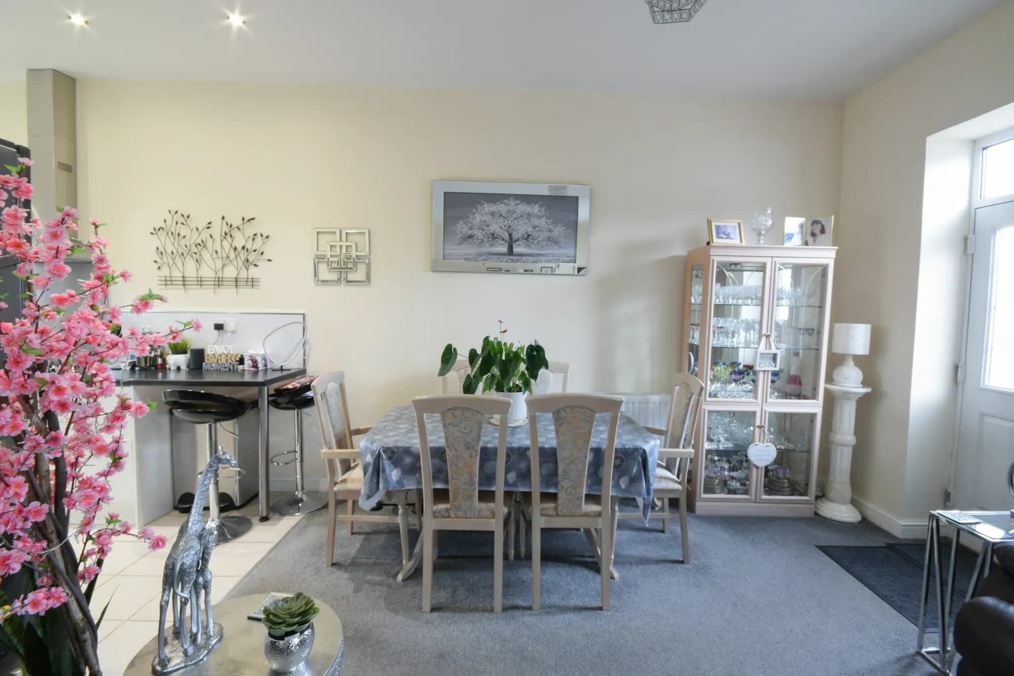 property photo 4 of 38