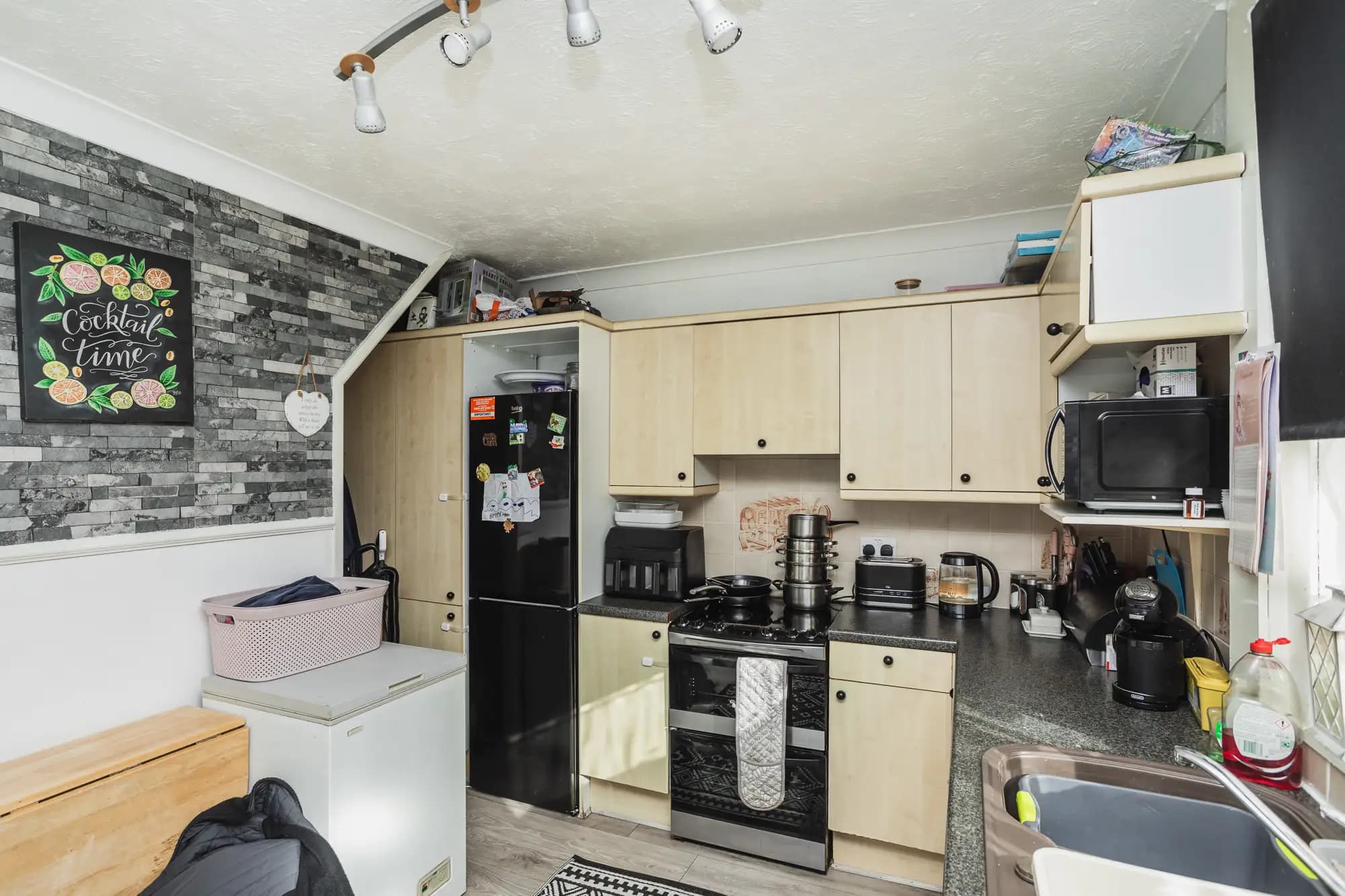 property photo 8 of 26