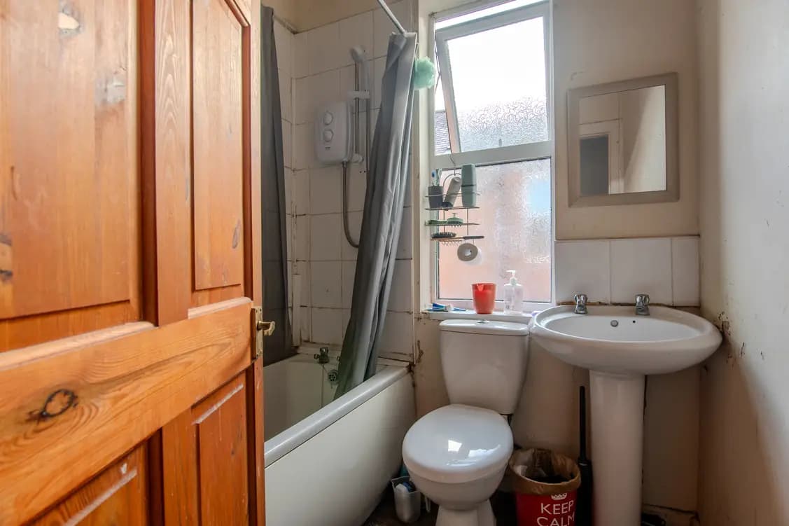 property photo 4 of 14