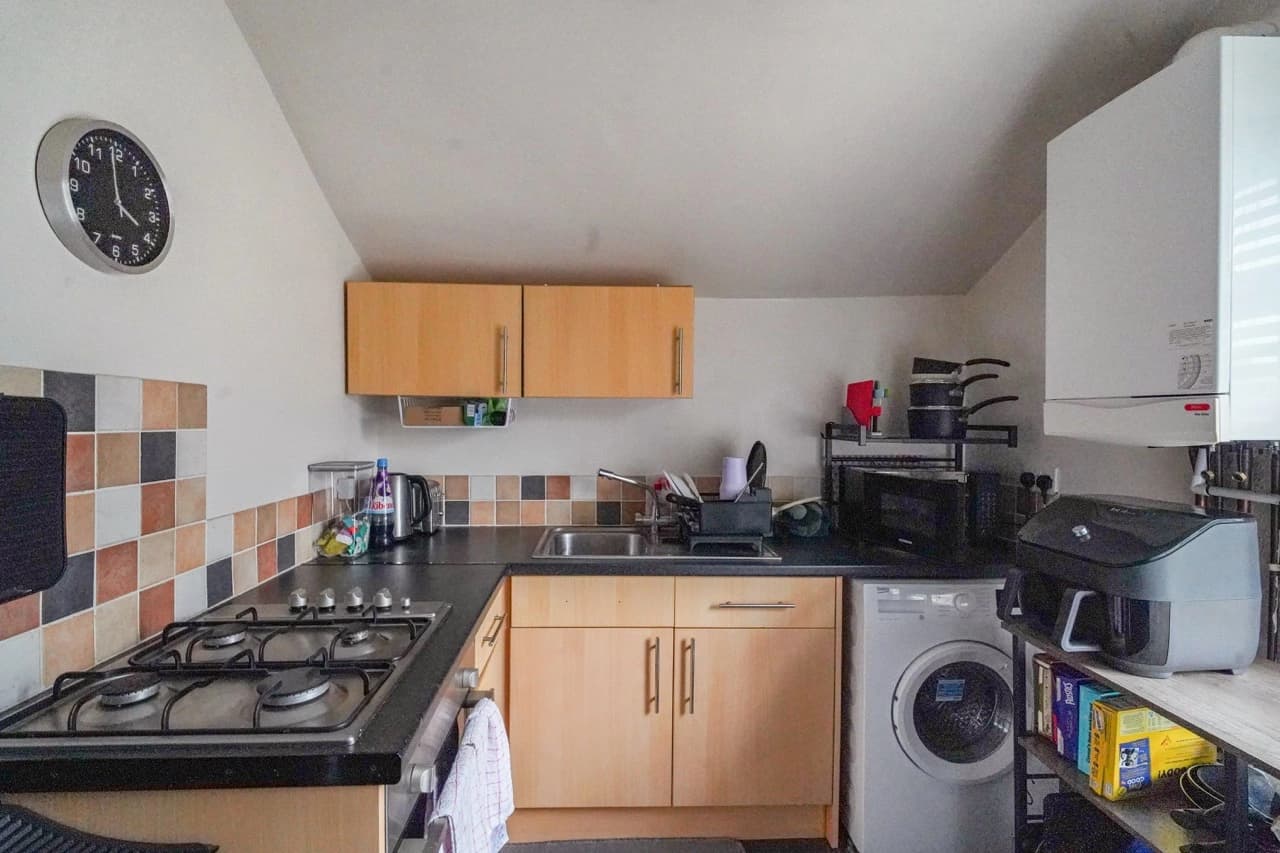 property photo 5 of 22