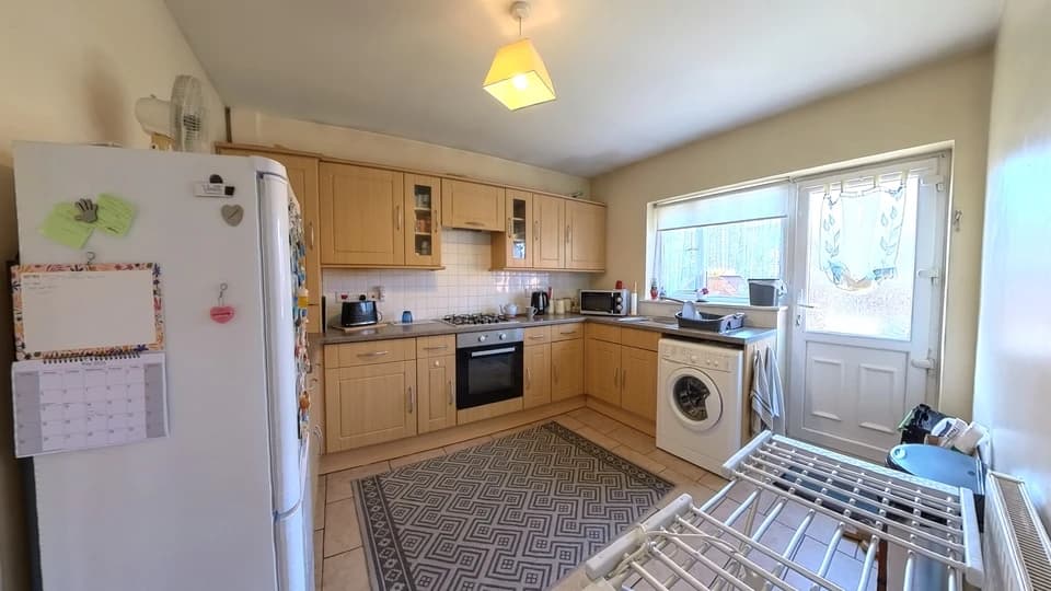 property photo 6 of 17