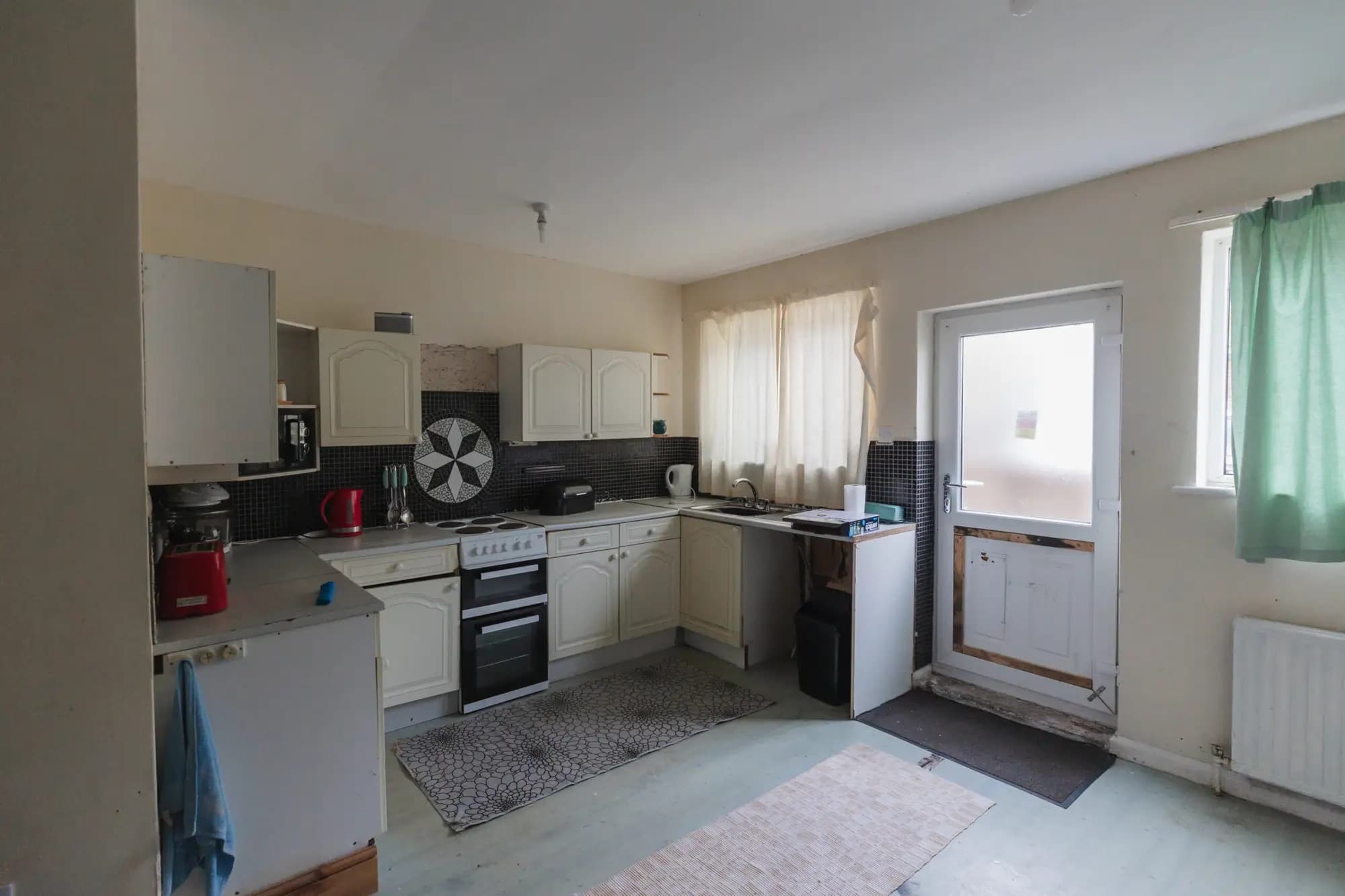 property photo 11 of 17