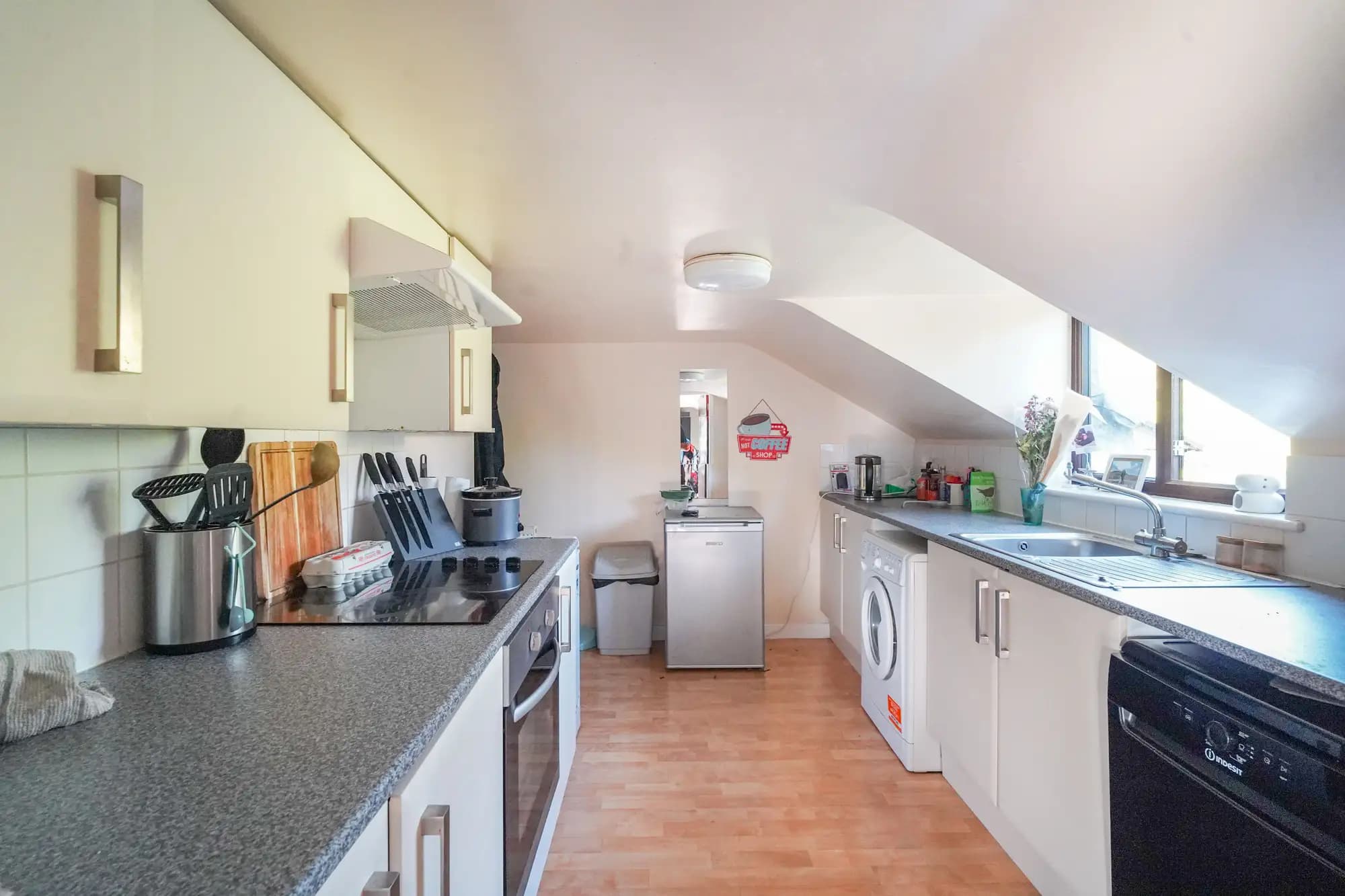 property photo 6 of 31