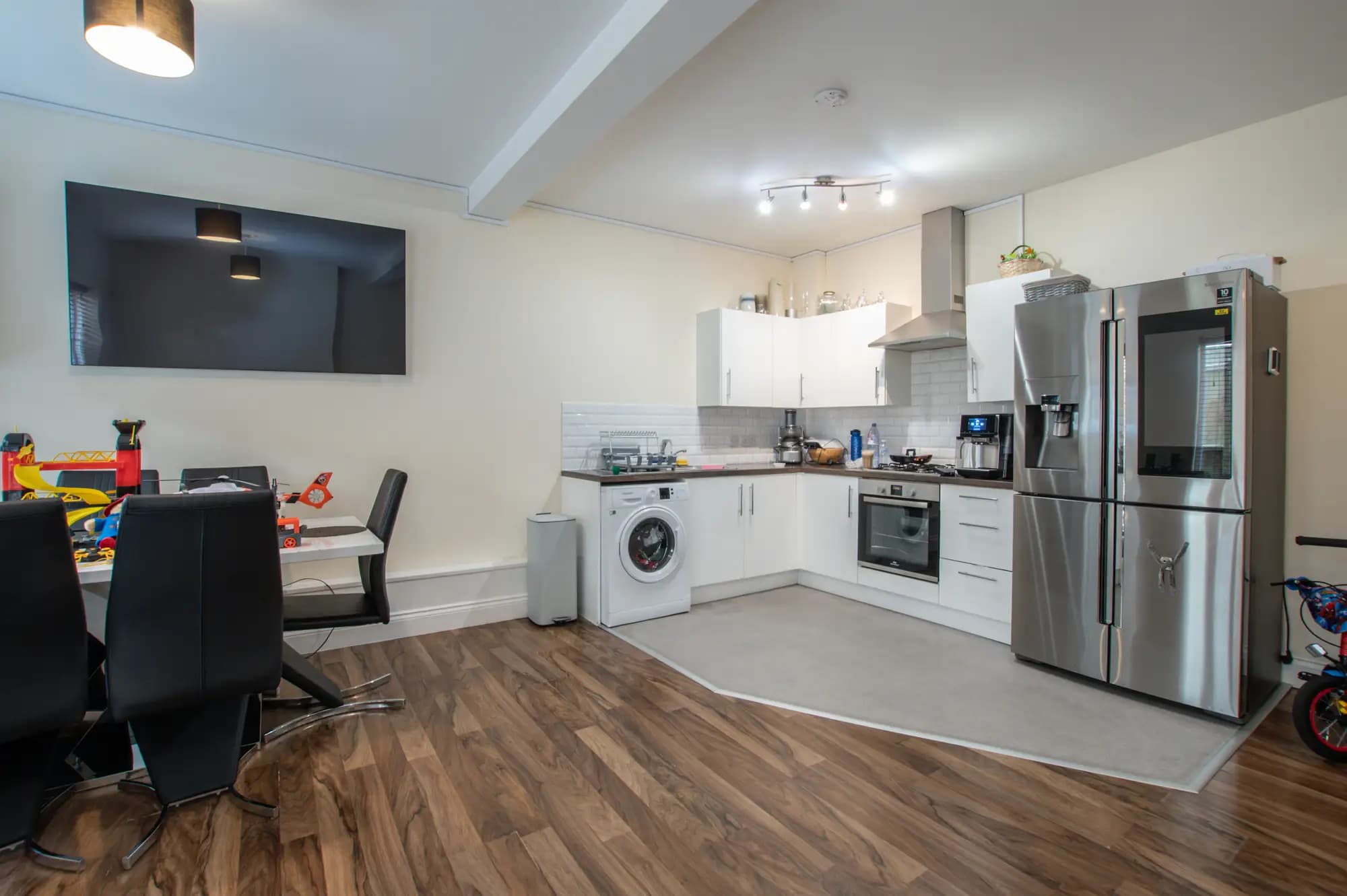 property photo 6 of 16
