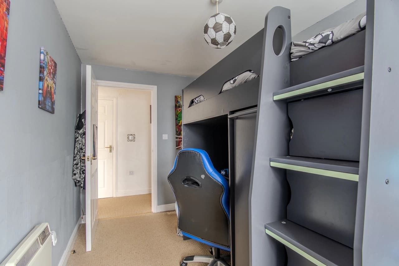 property photo 13 of 19