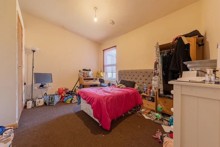 property photo 10 of 17