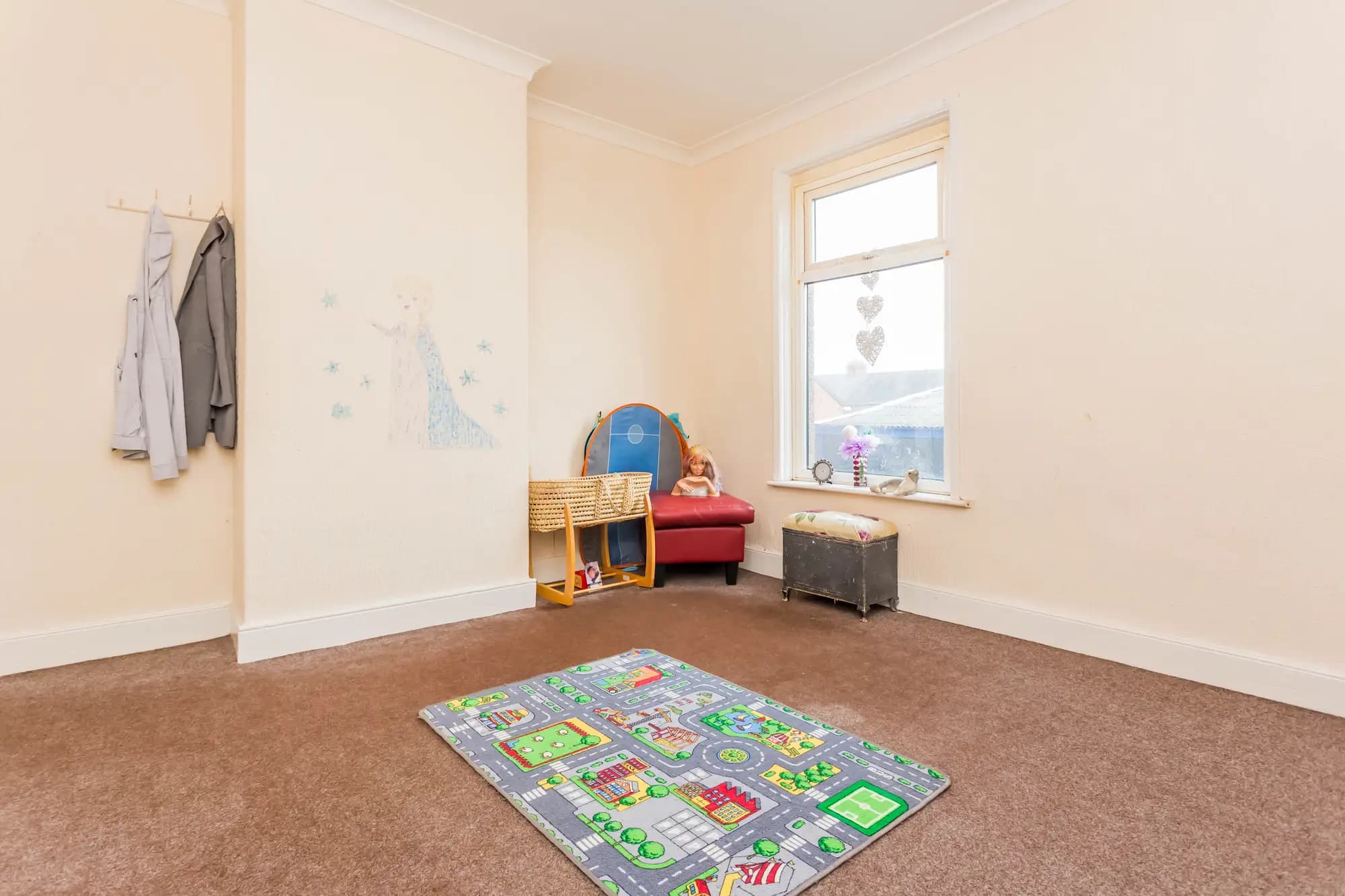 property photo 9 of 12