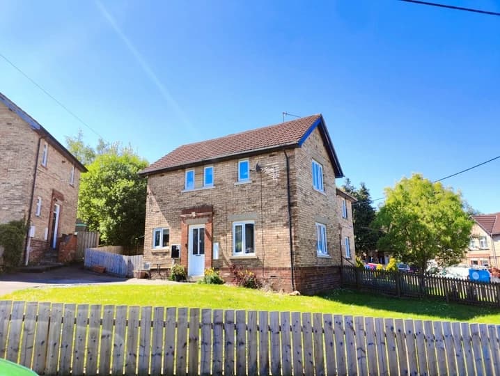 property photo 16 of 19