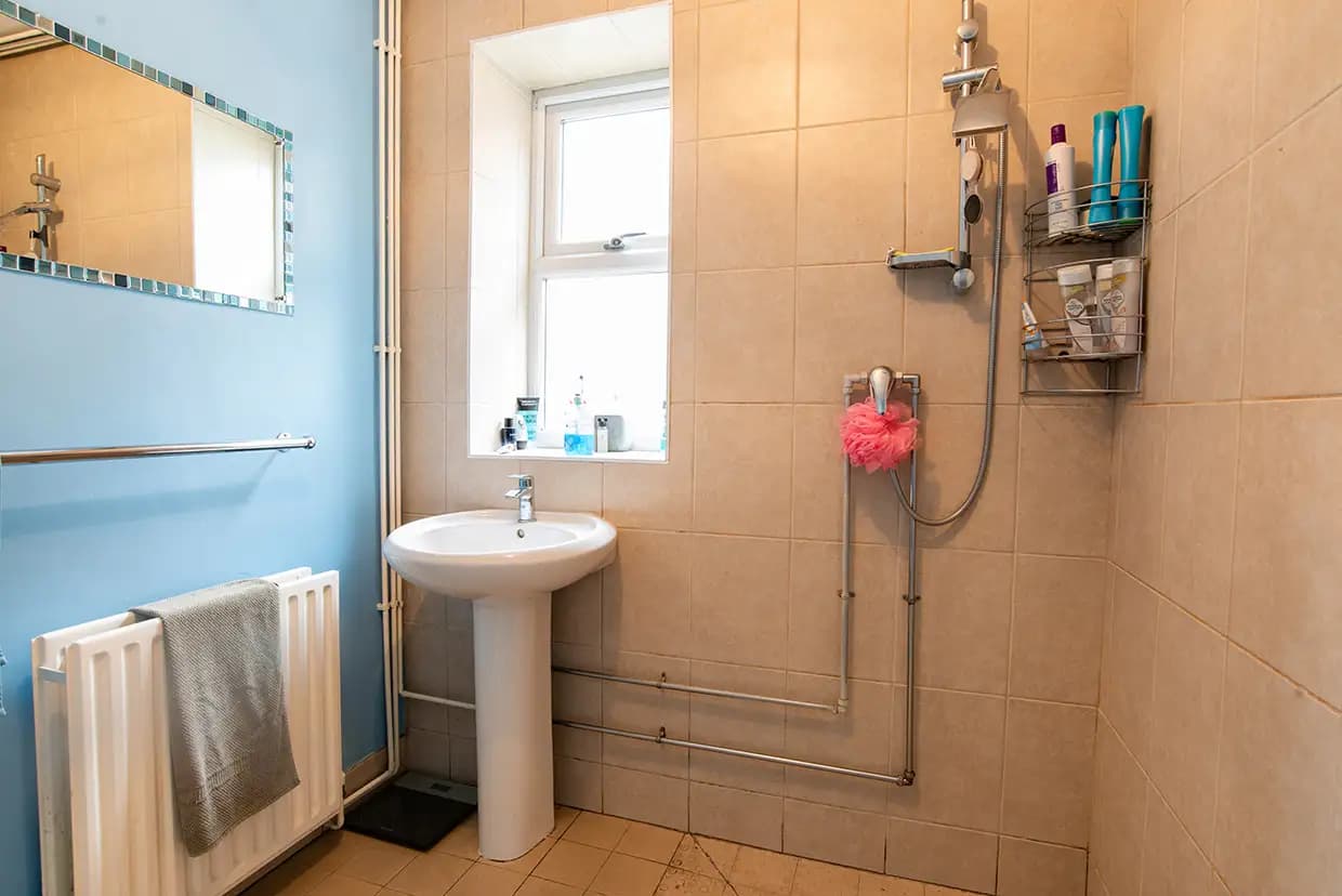 property photo 6 of 15