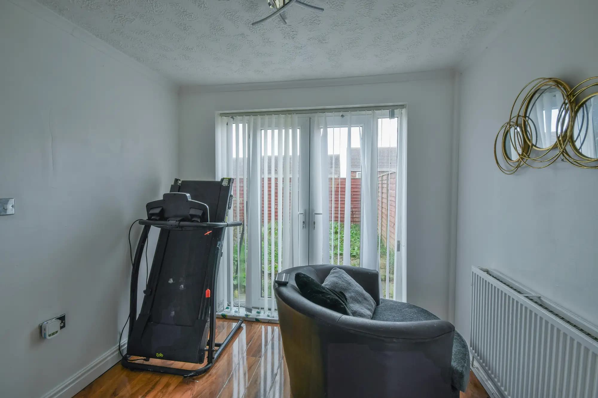 property photo 4 of 16