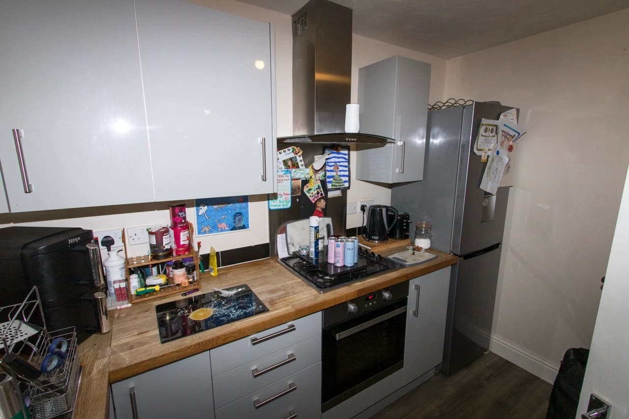 property photo 6 of 24