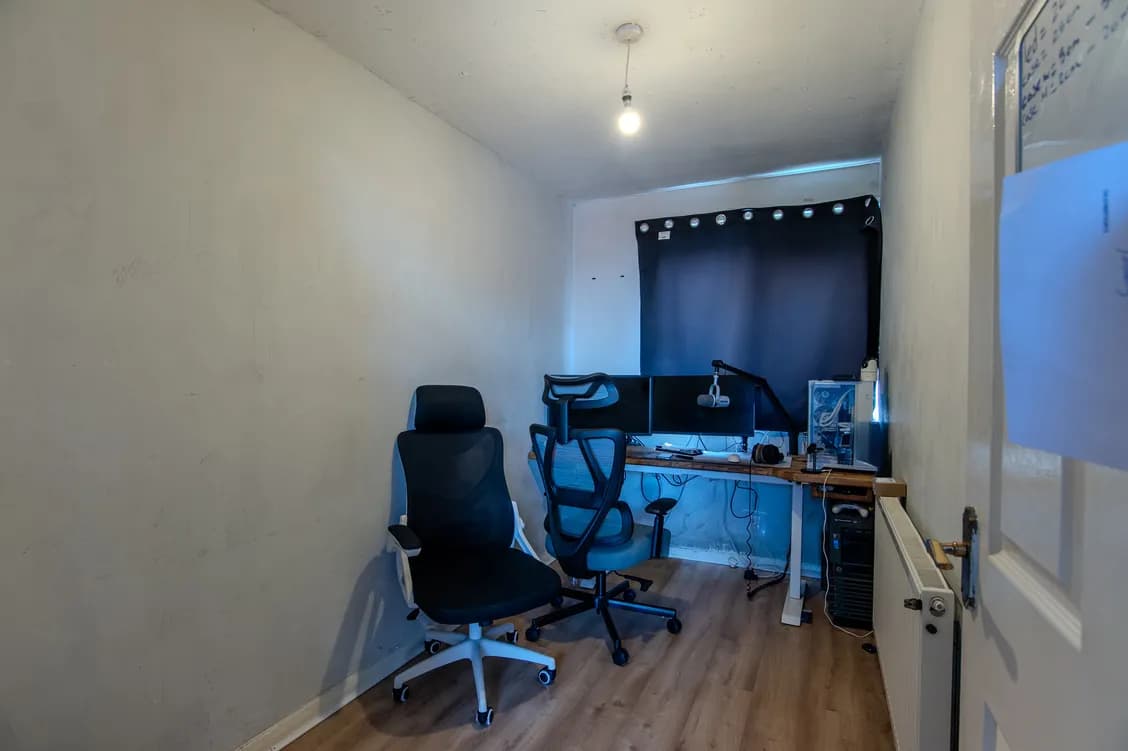 property photo 11 of 16