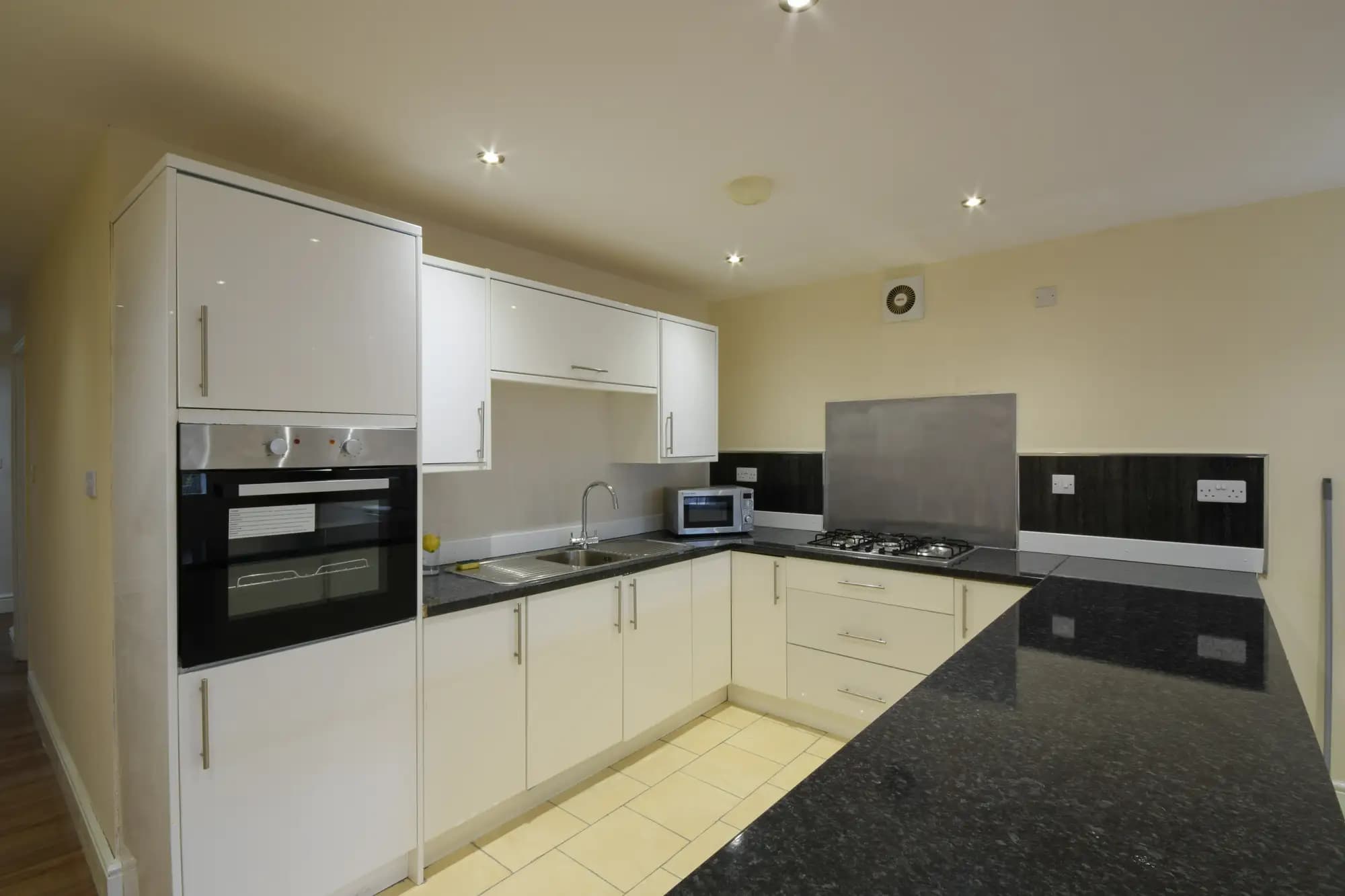 property photo 4 of 21