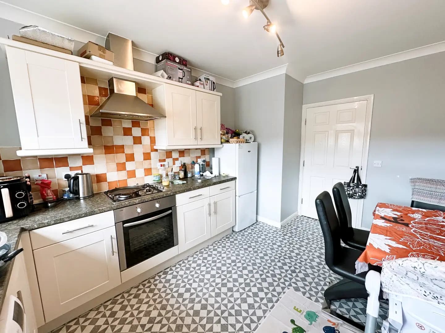 property photo 6 of 23