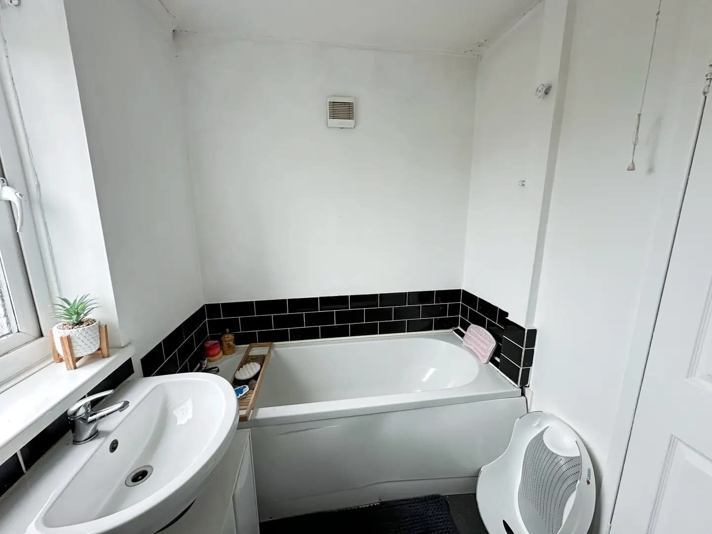 property photo 9 of 32